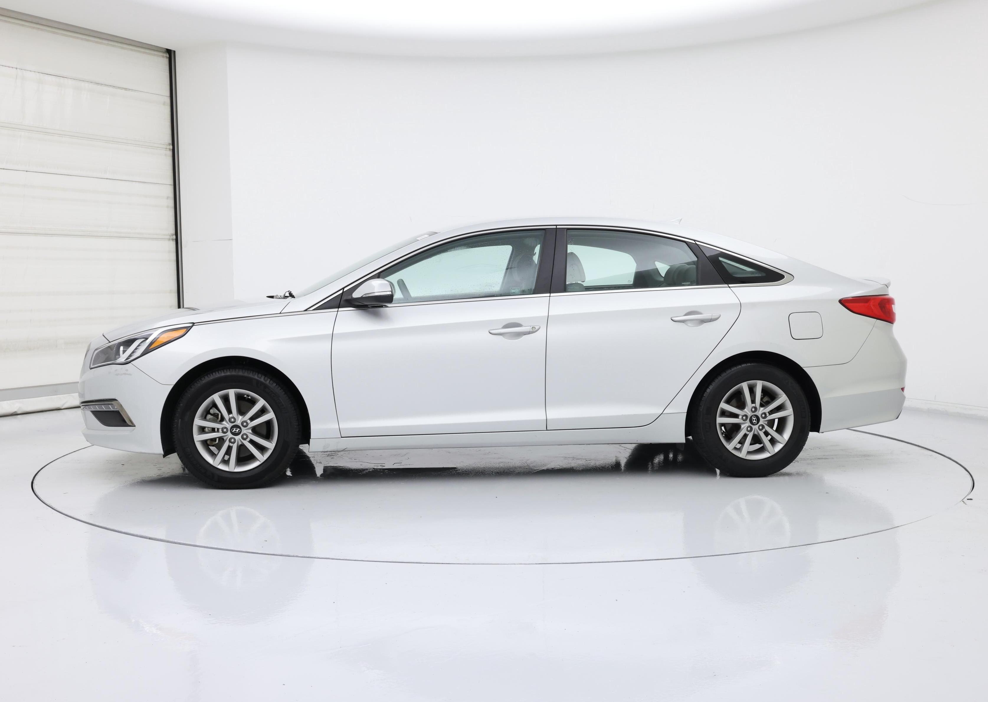 Thumbnail: 2016 Hyundai Sonata - 3