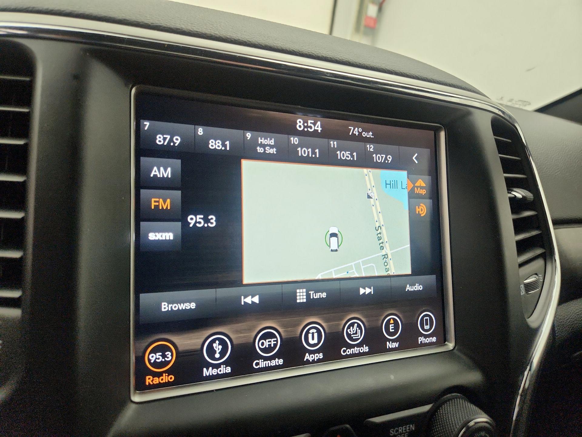 Thumbnail: 2018 Jeep Grand Cherokee - 16