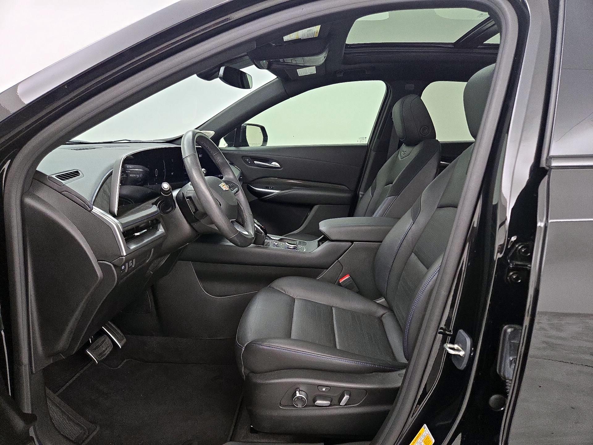 Thumbnail: 2024 Cadillac XT4 - 11