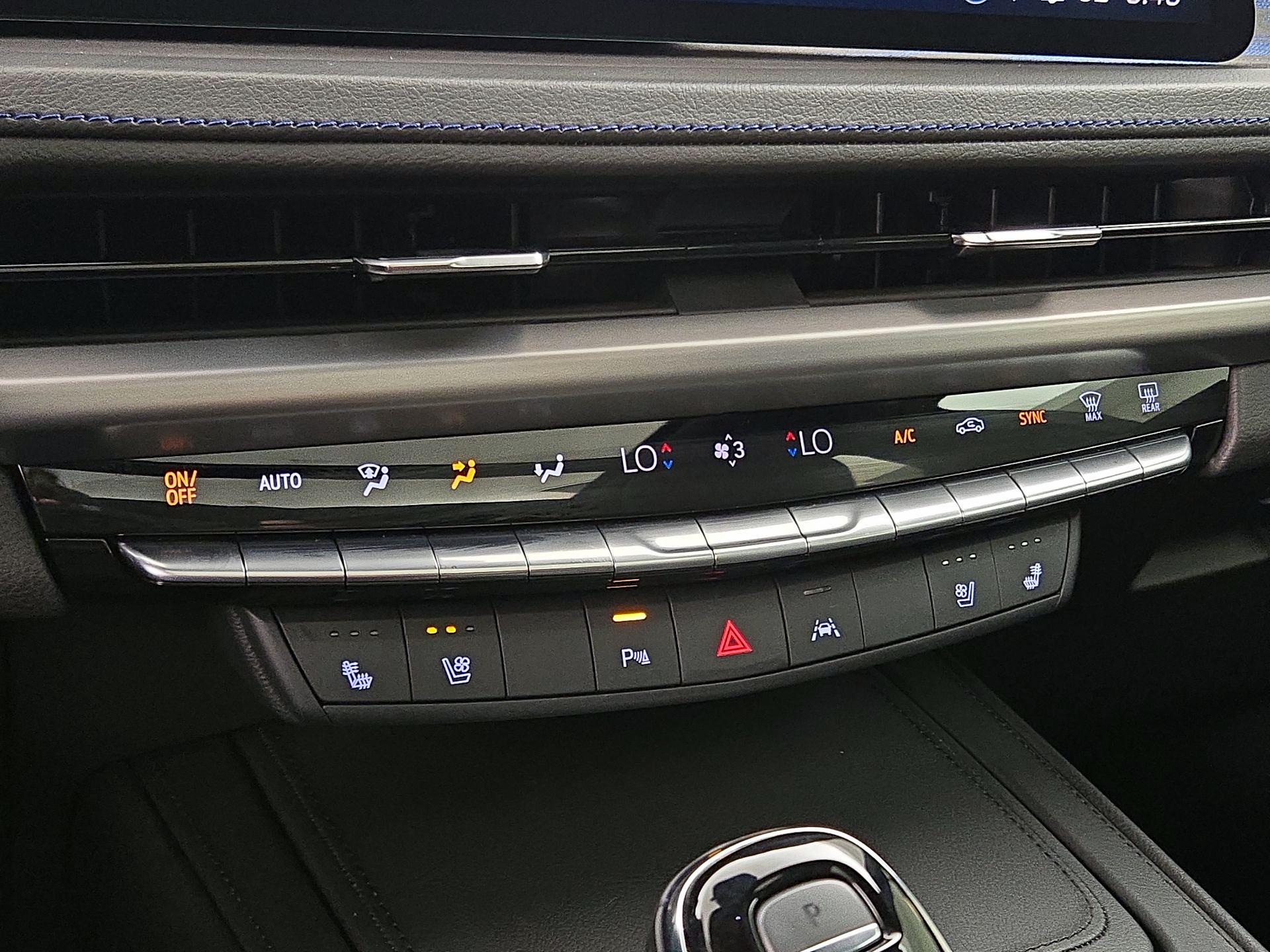 Thumbnail: 2024 Cadillac XT4 - 16