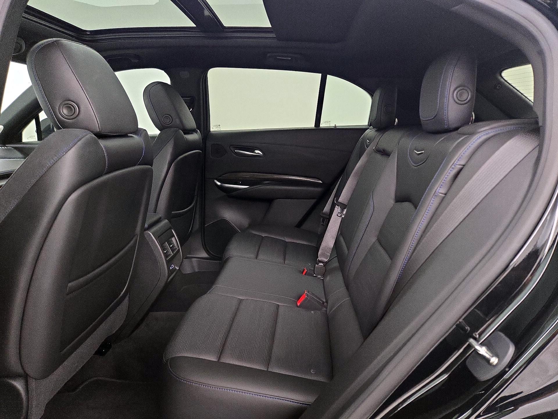 Thumbnail: 2024 Cadillac XT4 - 20