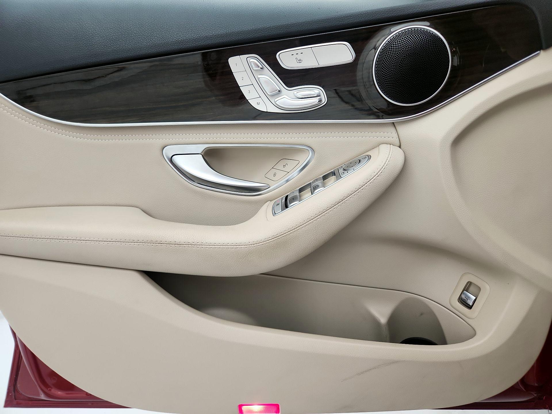 Thumbnail: 2016 Mercedes-Benz C-Class - 12