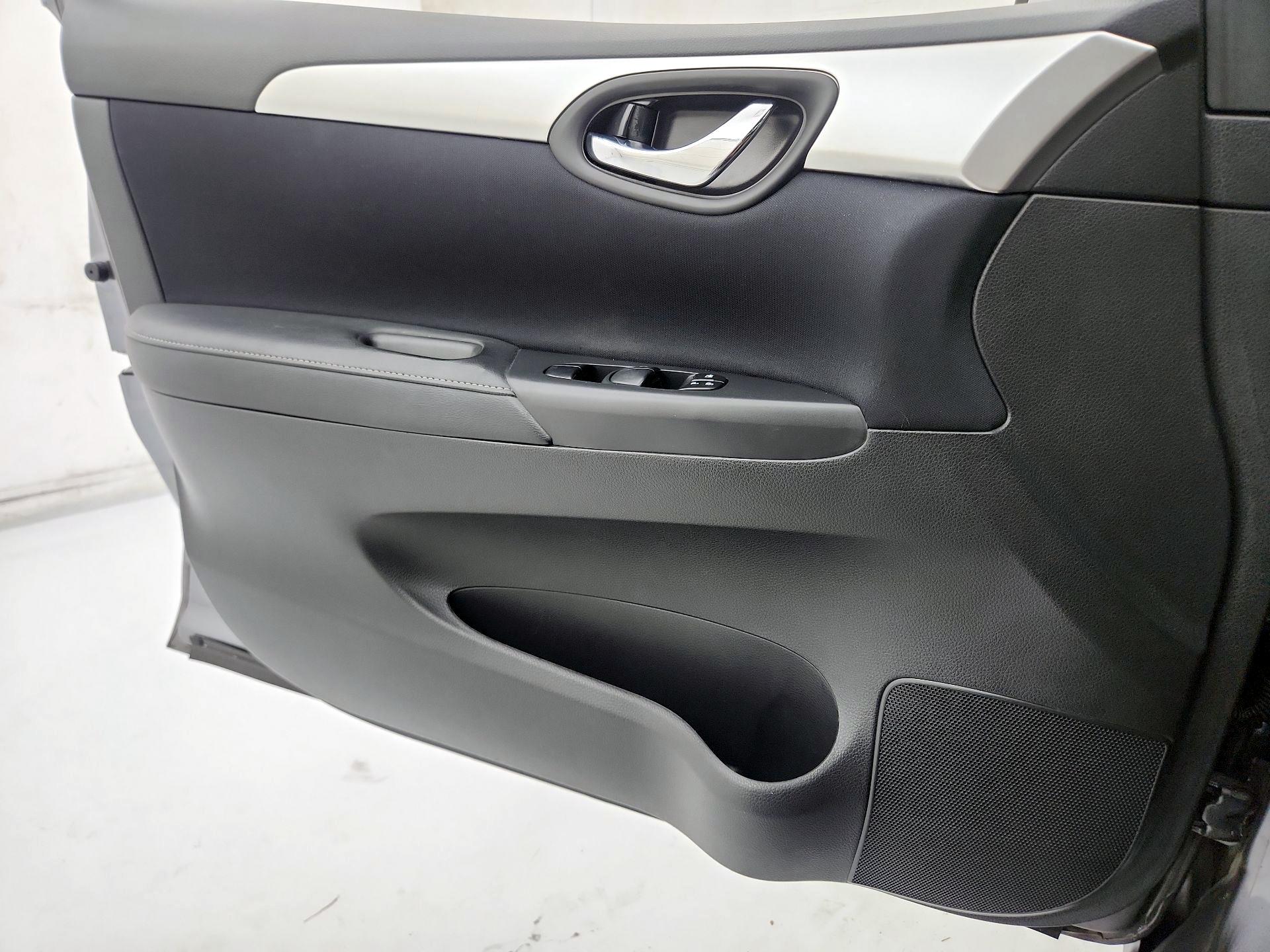 Thumbnail: 2016 Nissan Sentra - 12