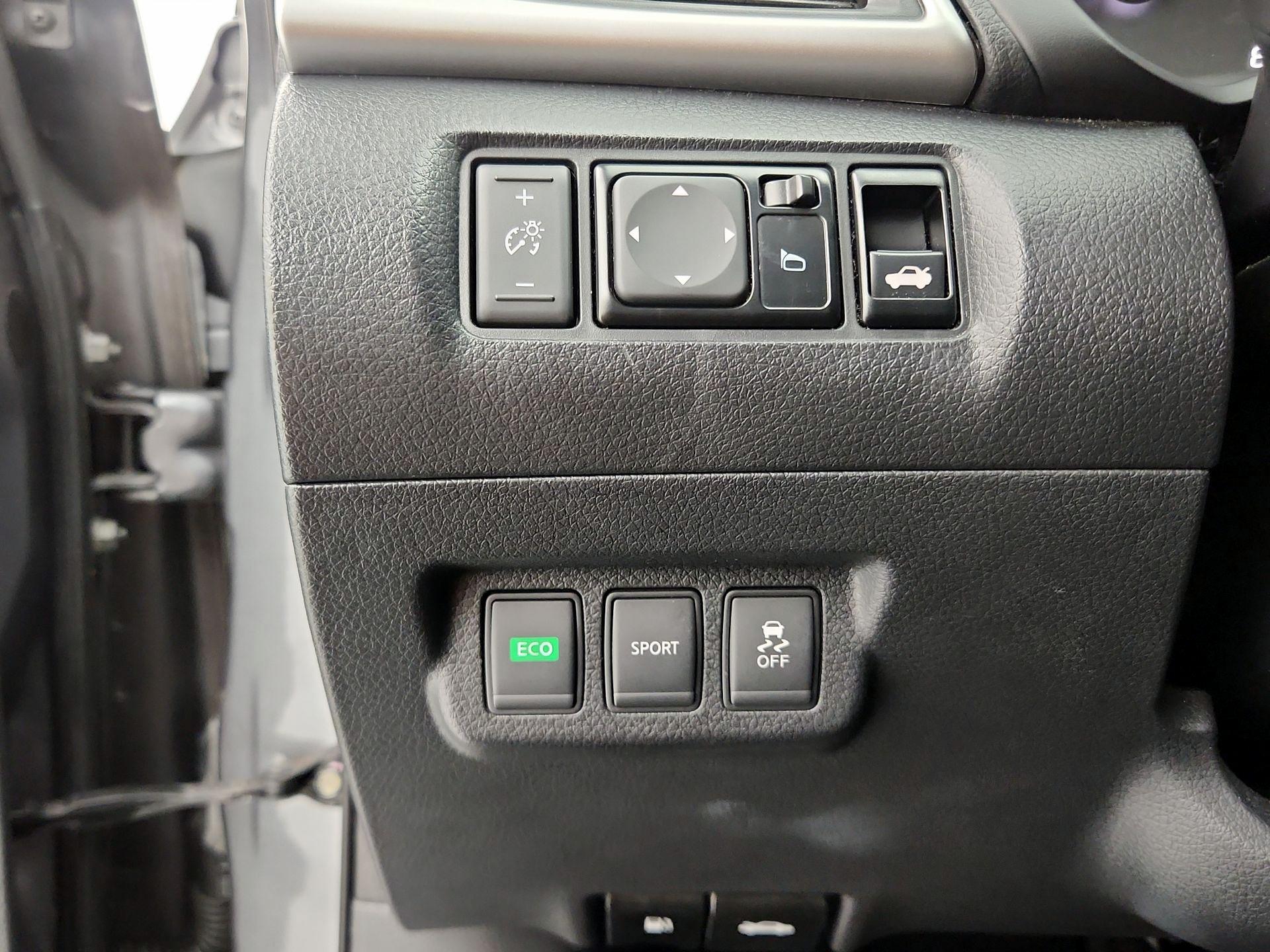 Thumbnail: 2016 Nissan Sentra - 13