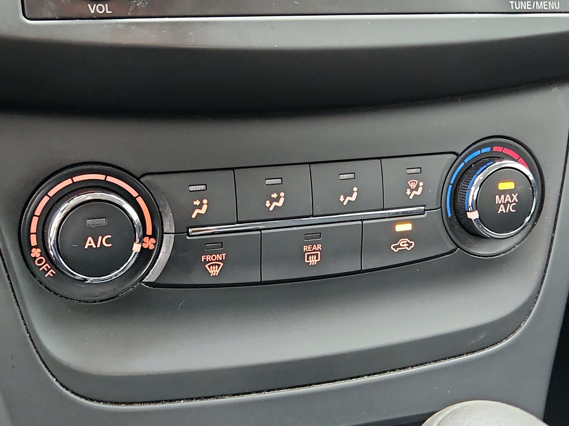 Thumbnail: 2016 Nissan Sentra - 15