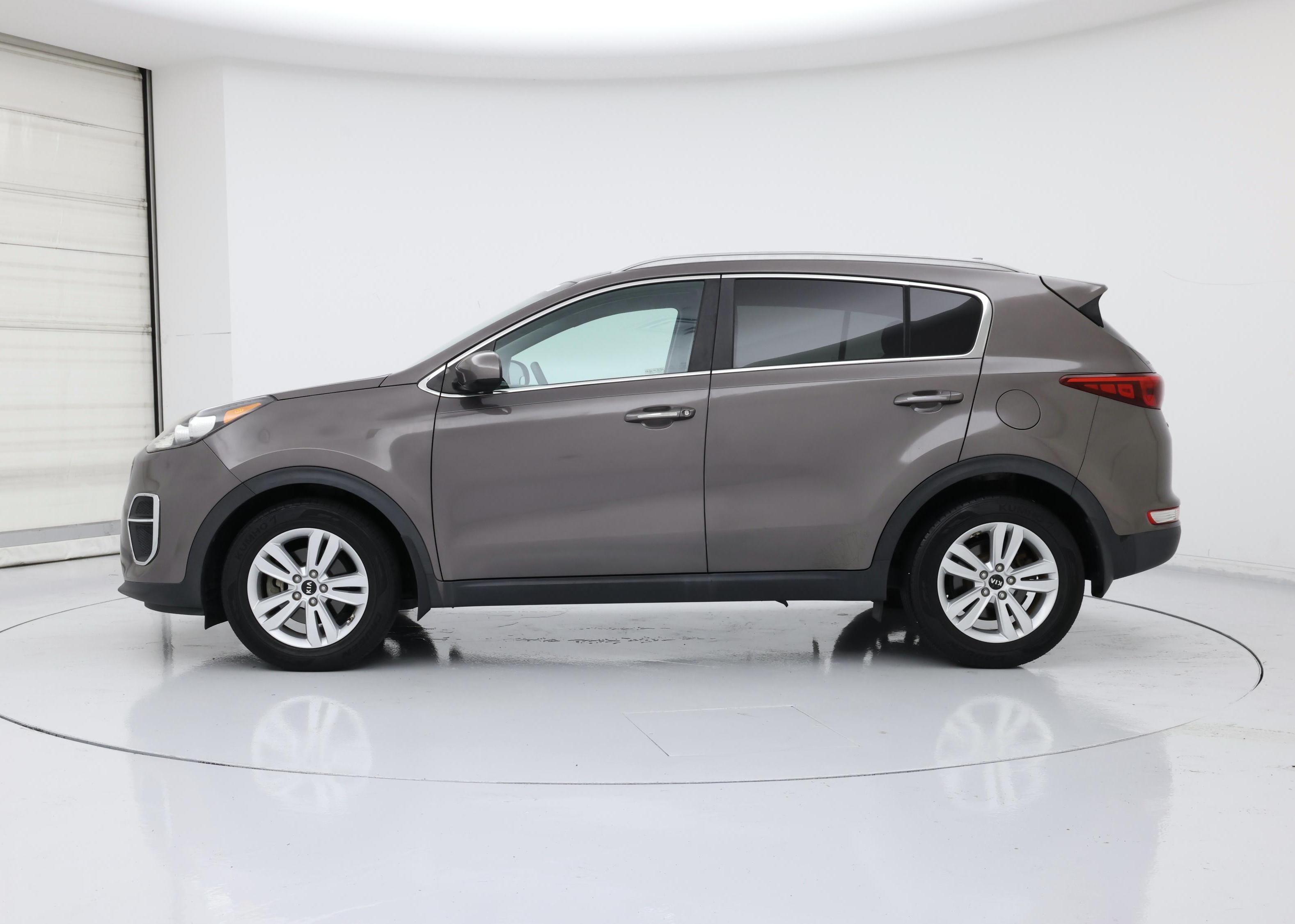 Thumbnail: 2017 Kia Sportage - 3
