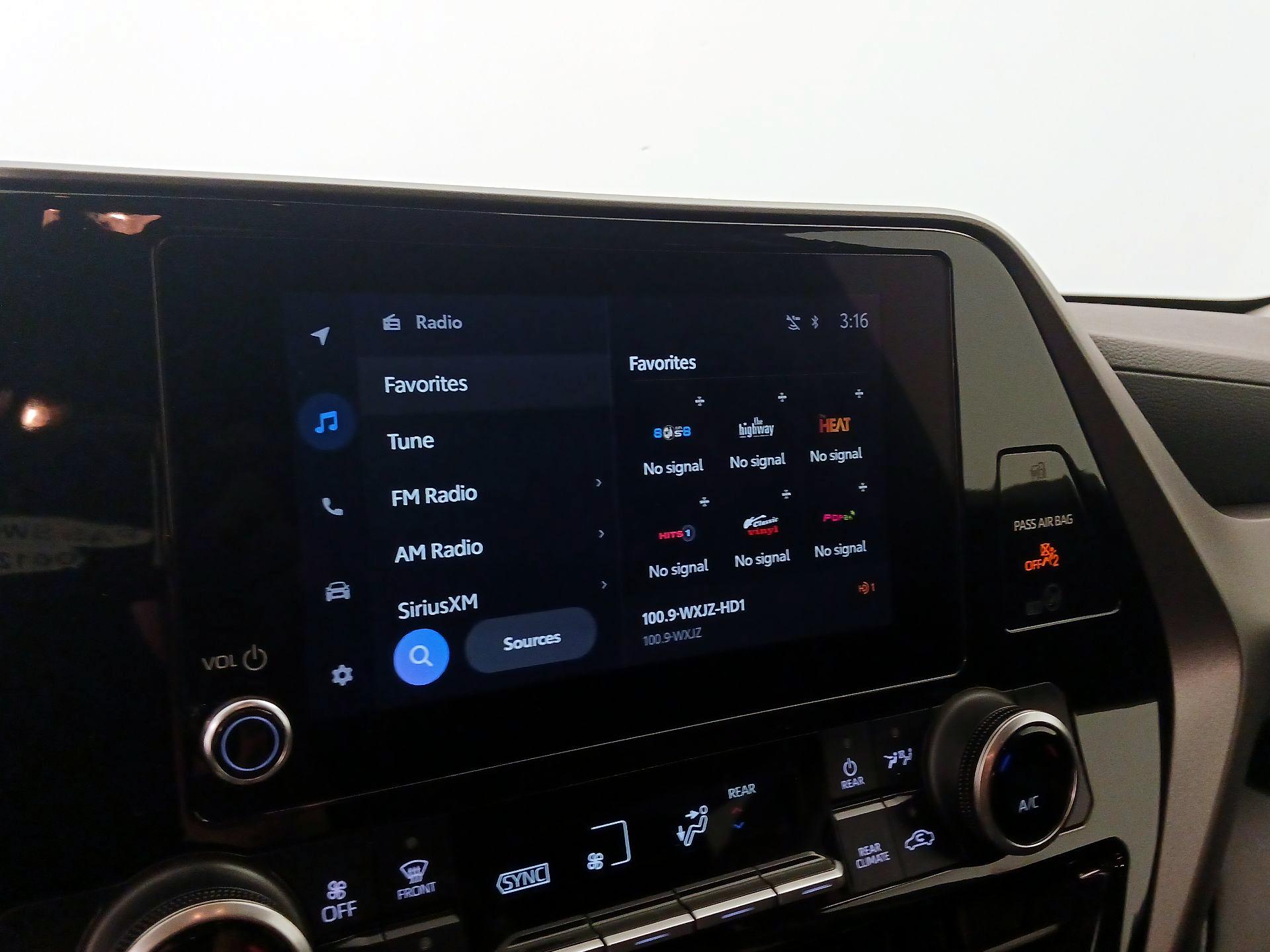 Thumbnail: 2024 Toyota Highlander - 15