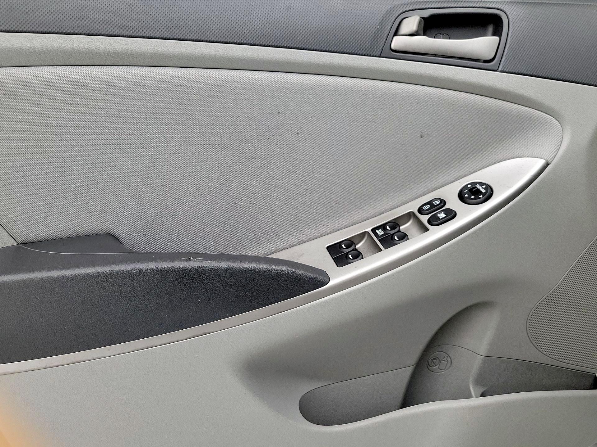 Thumbnail: 2015 Hyundai Accent - 12