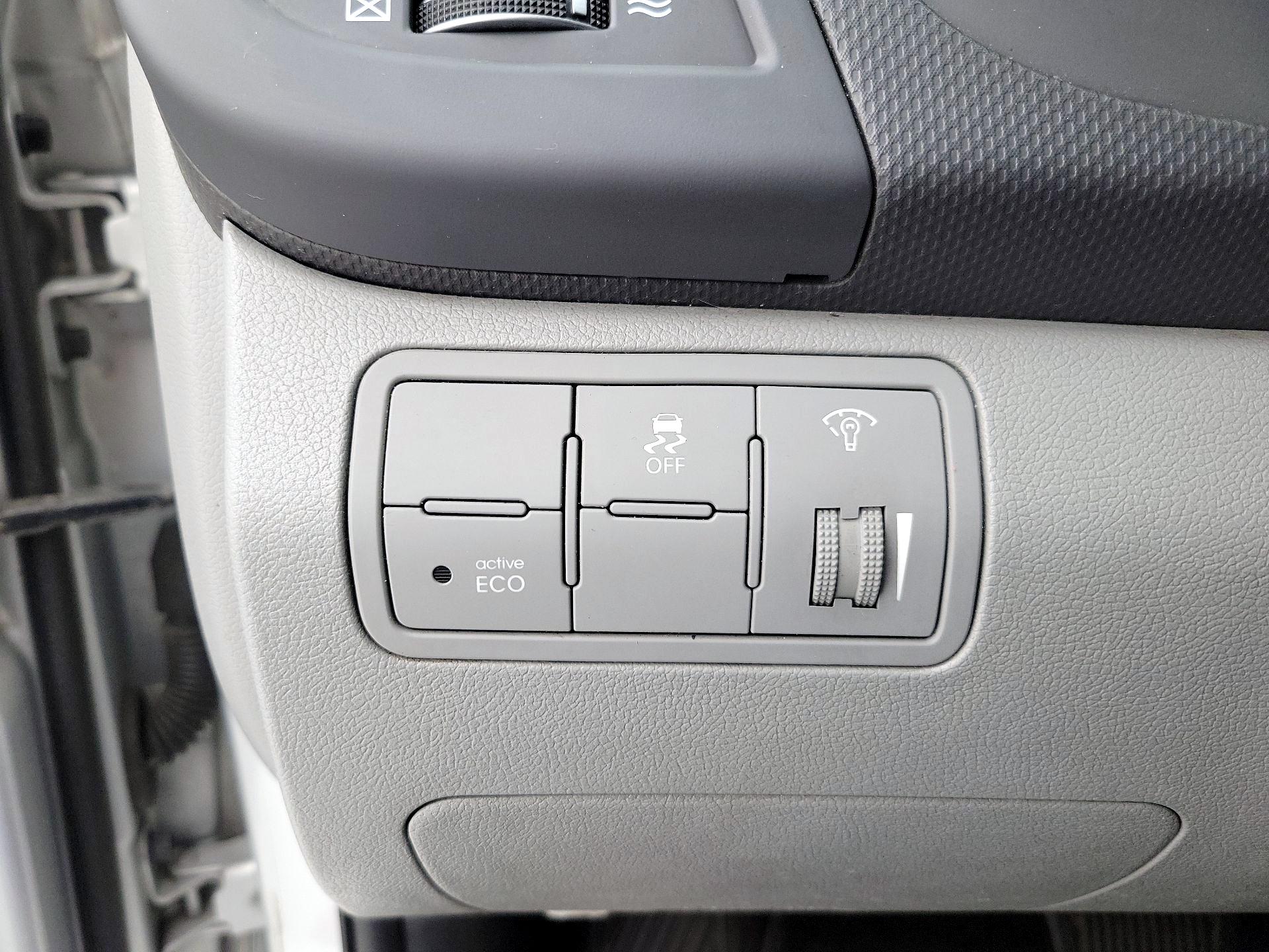 Thumbnail: 2015 Hyundai Accent - 13