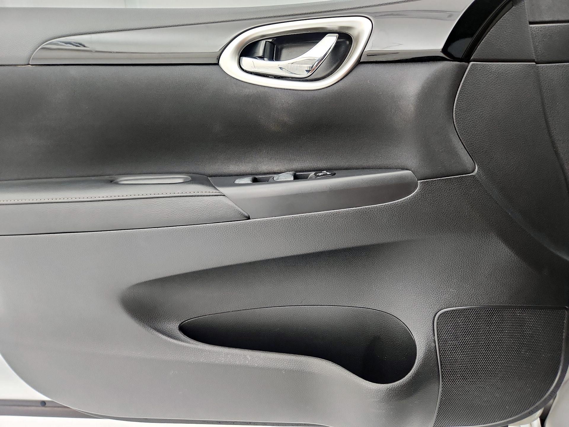 Thumbnail: 2017 Nissan Sentra - 12