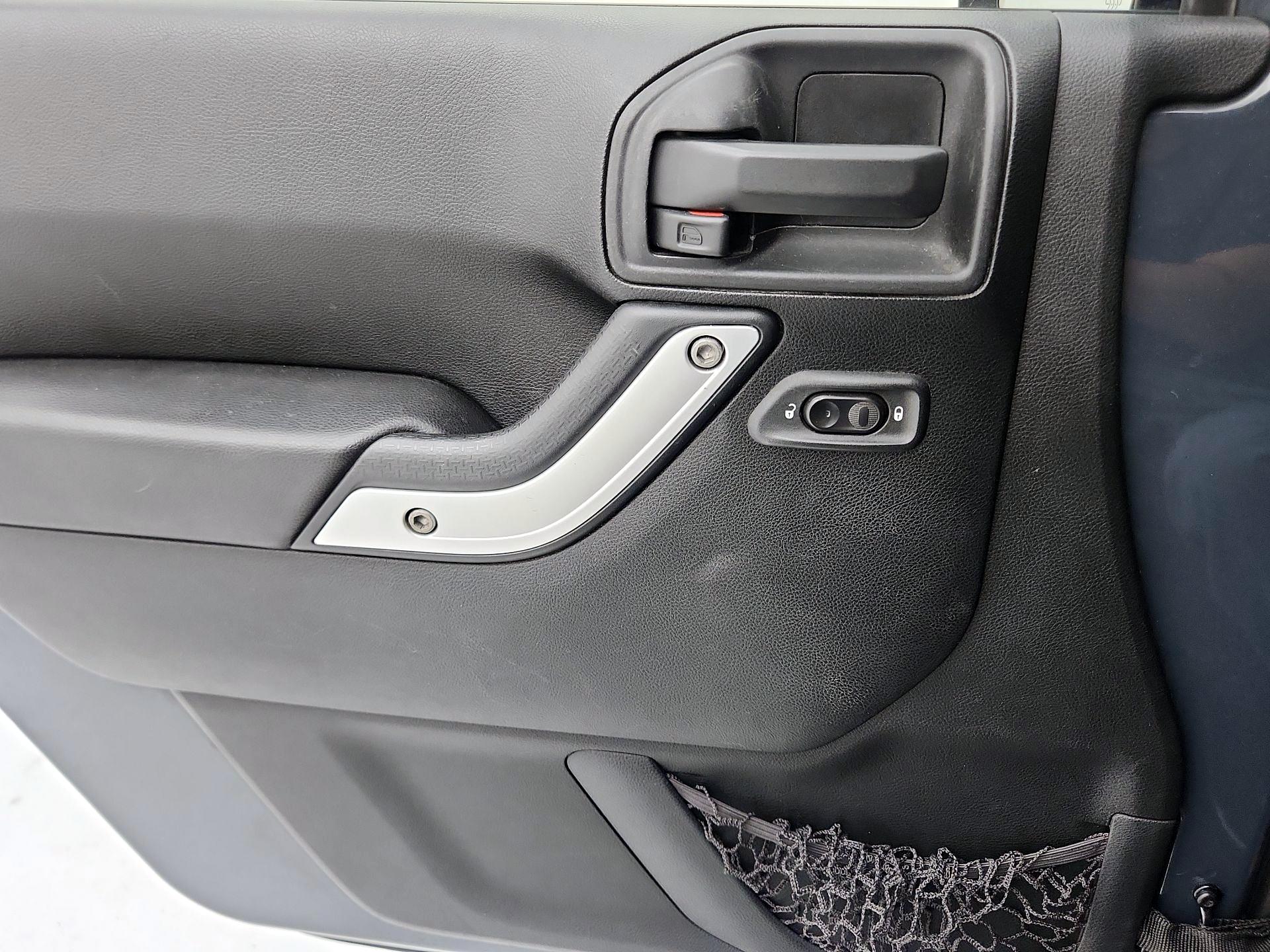 Thumbnail: 2017 Jeep Wrangler - 12