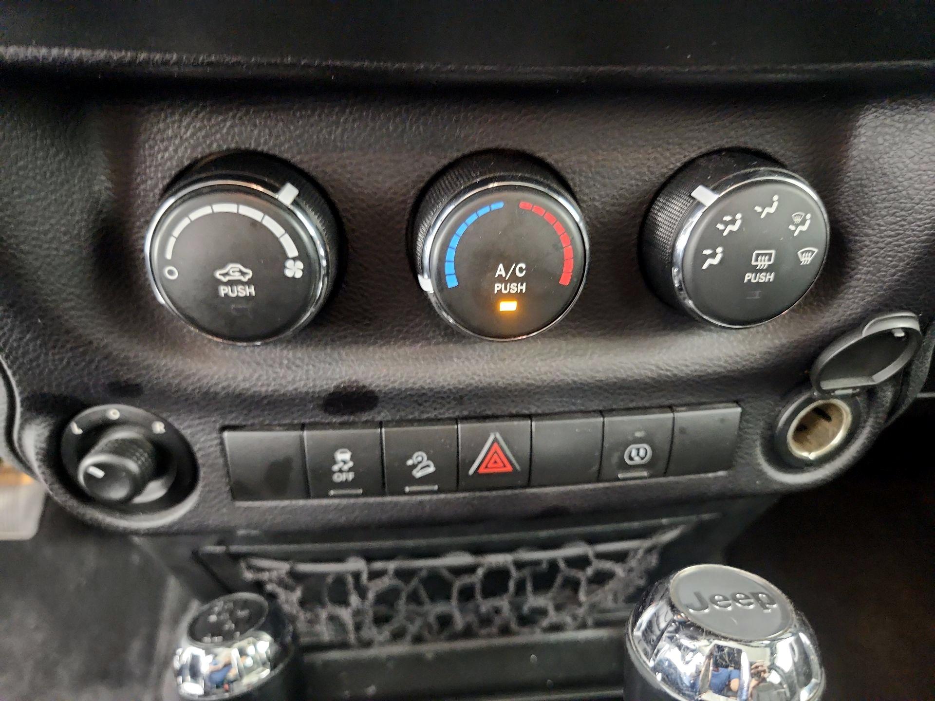 Thumbnail: 2017 Jeep Wrangler - 14