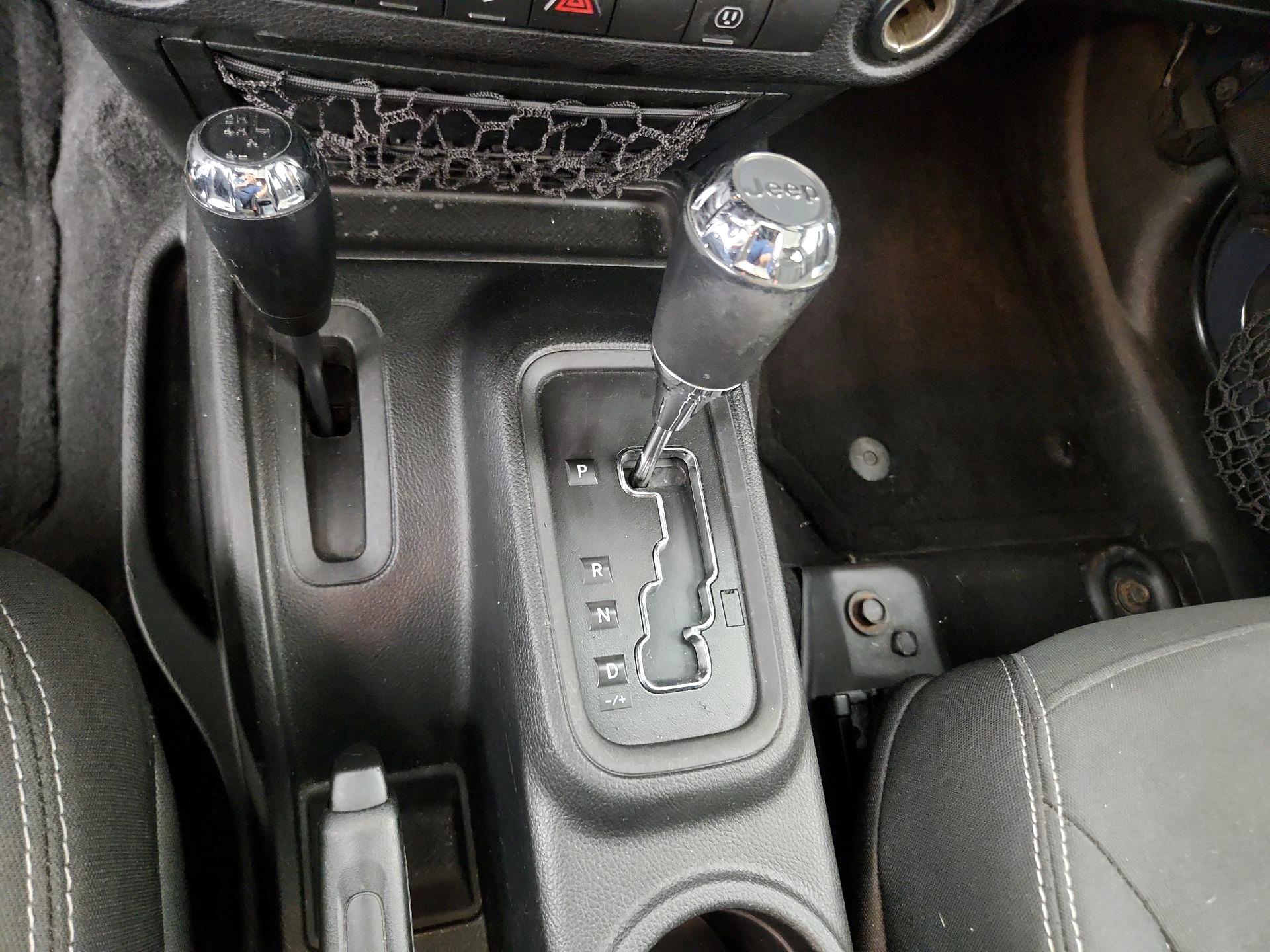 Thumbnail: 2017 Jeep Wrangler - 15