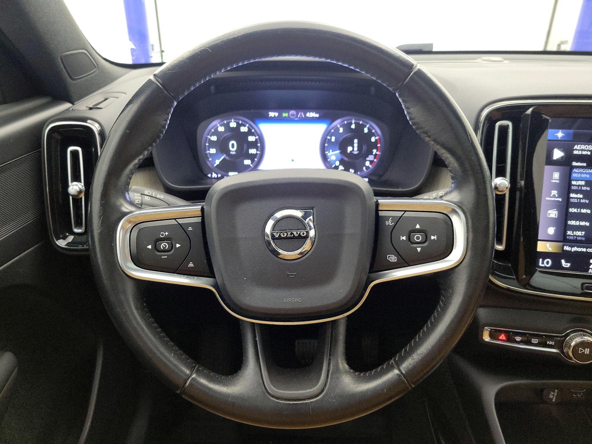 Thumbnail: 2020 Volvo XC40 - 10