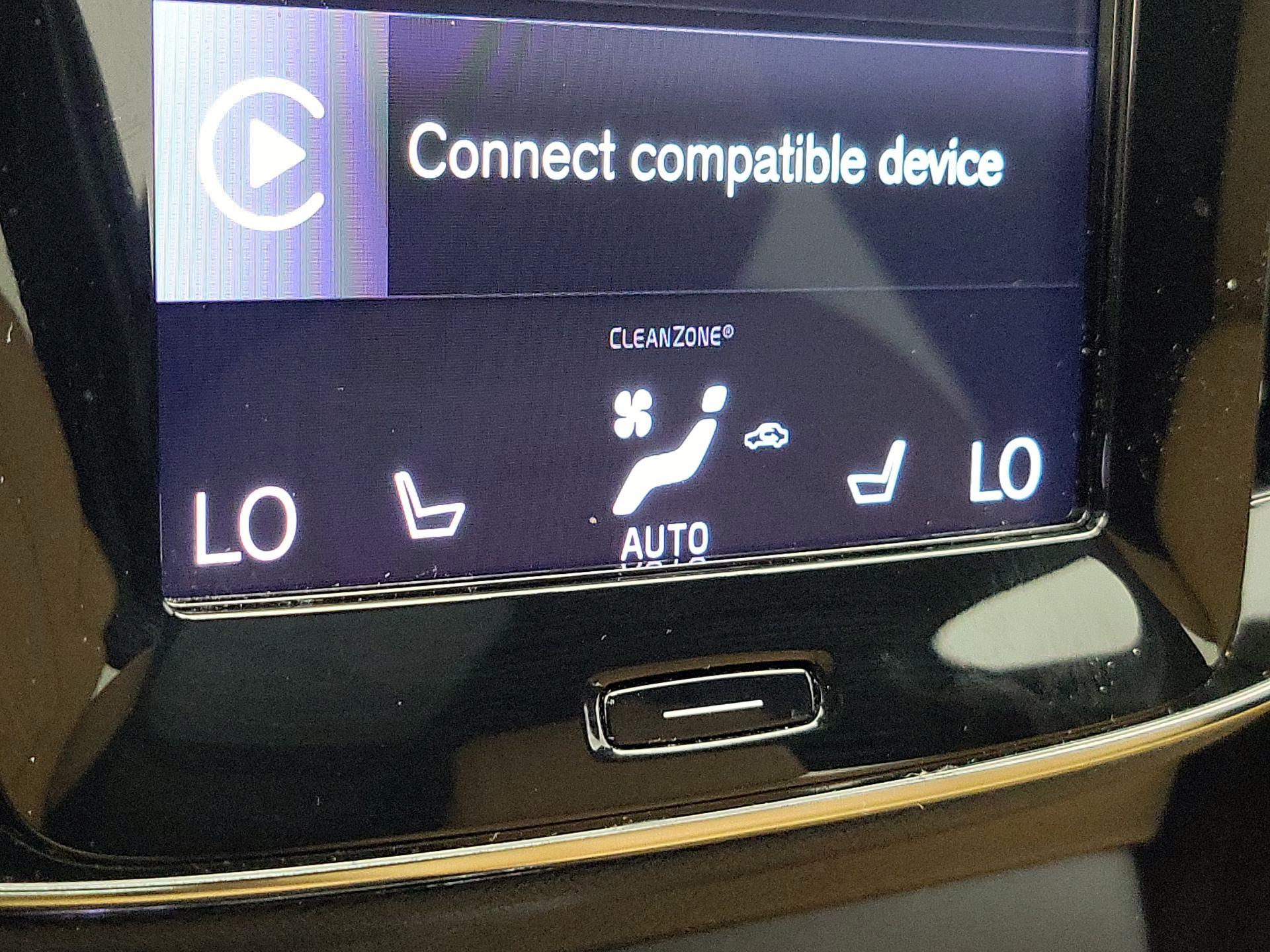 Thumbnail: 2020 Volvo XC40 - 17