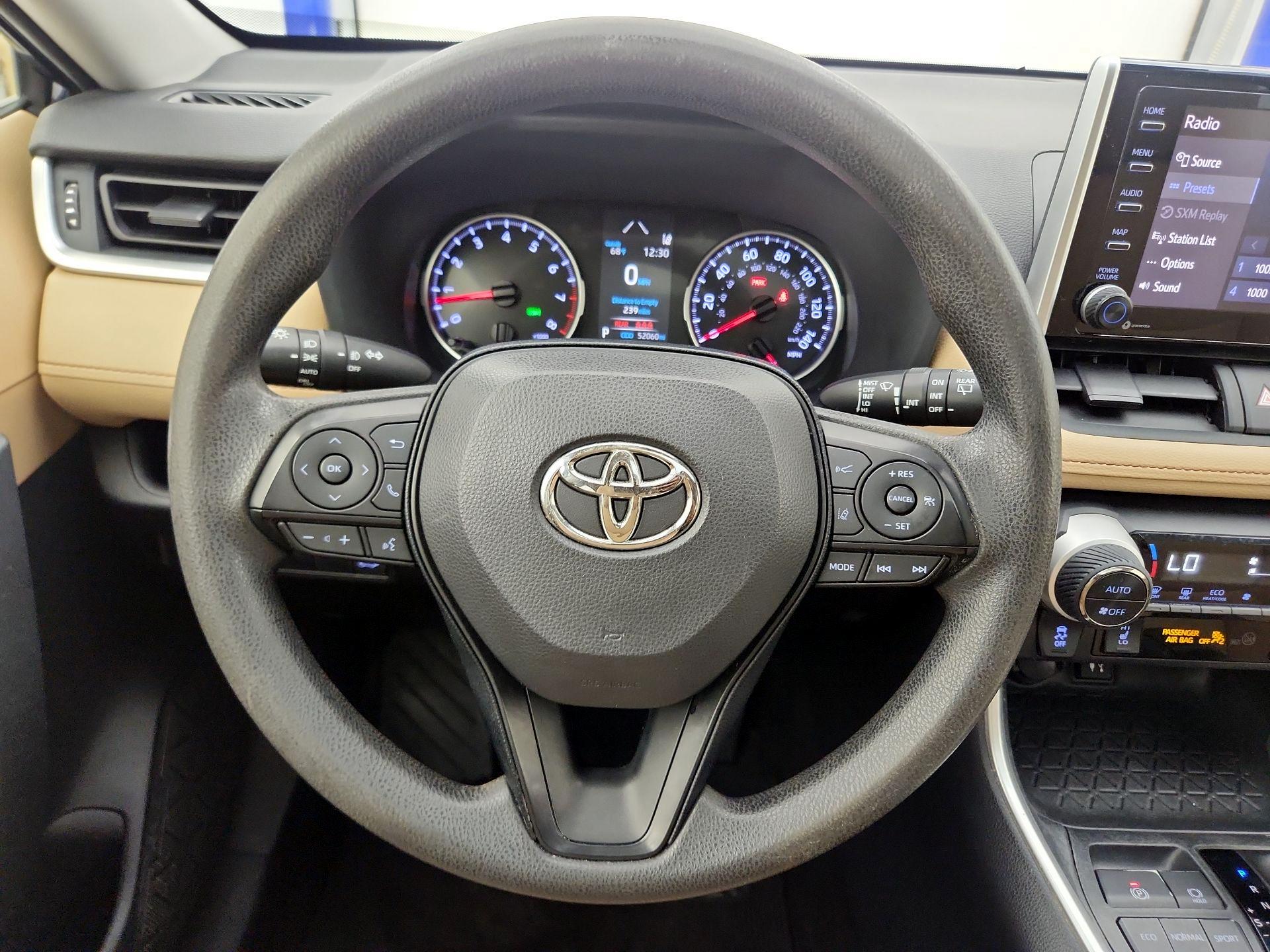 Thumbnail: 2019 Toyota RAV4 - 10