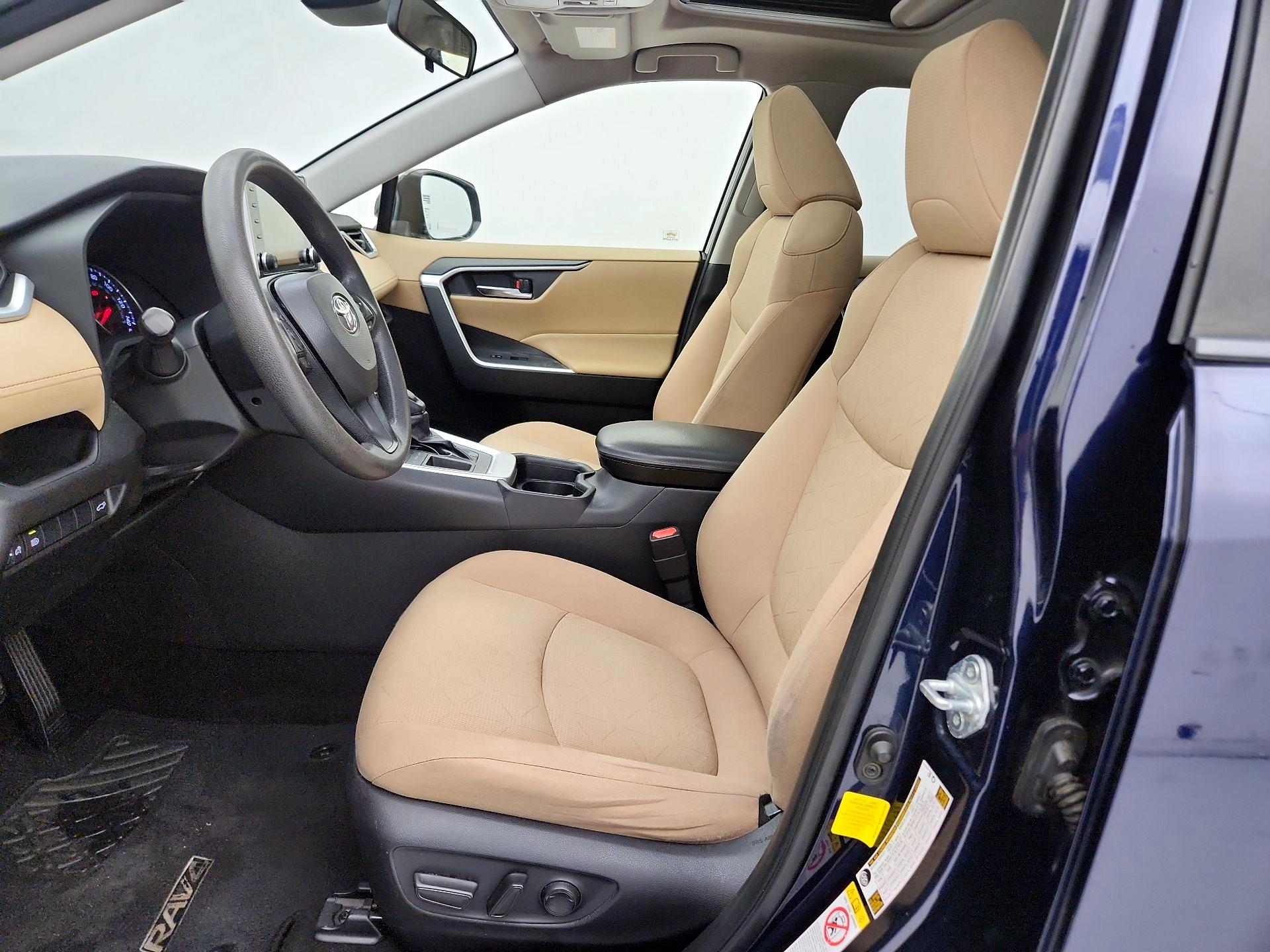 Thumbnail: 2019 Toyota RAV4 - 11