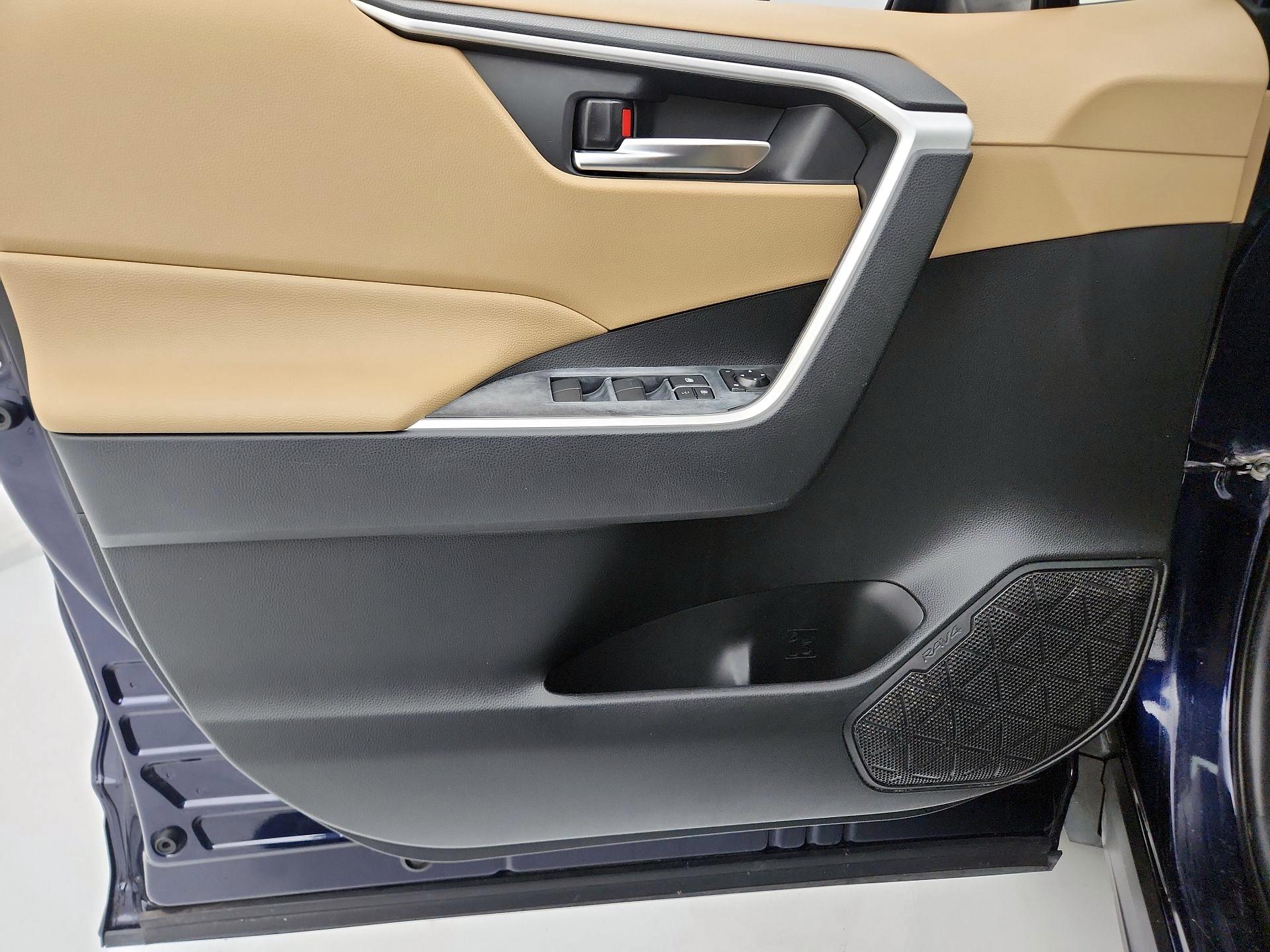 Thumbnail: 2019 Toyota RAV4 - 12