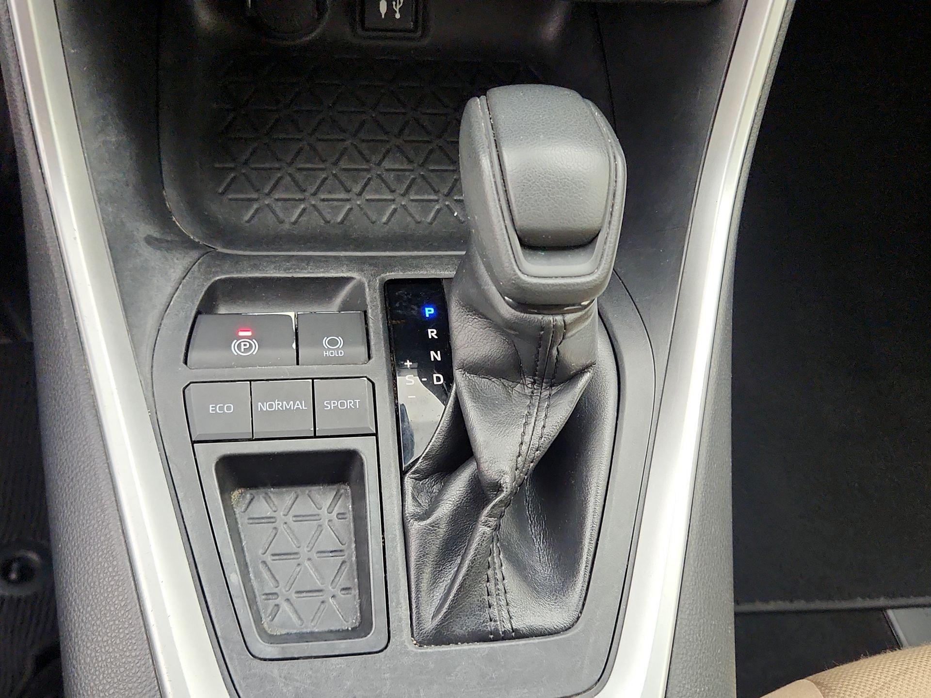 Thumbnail: 2019 Toyota RAV4 - 17