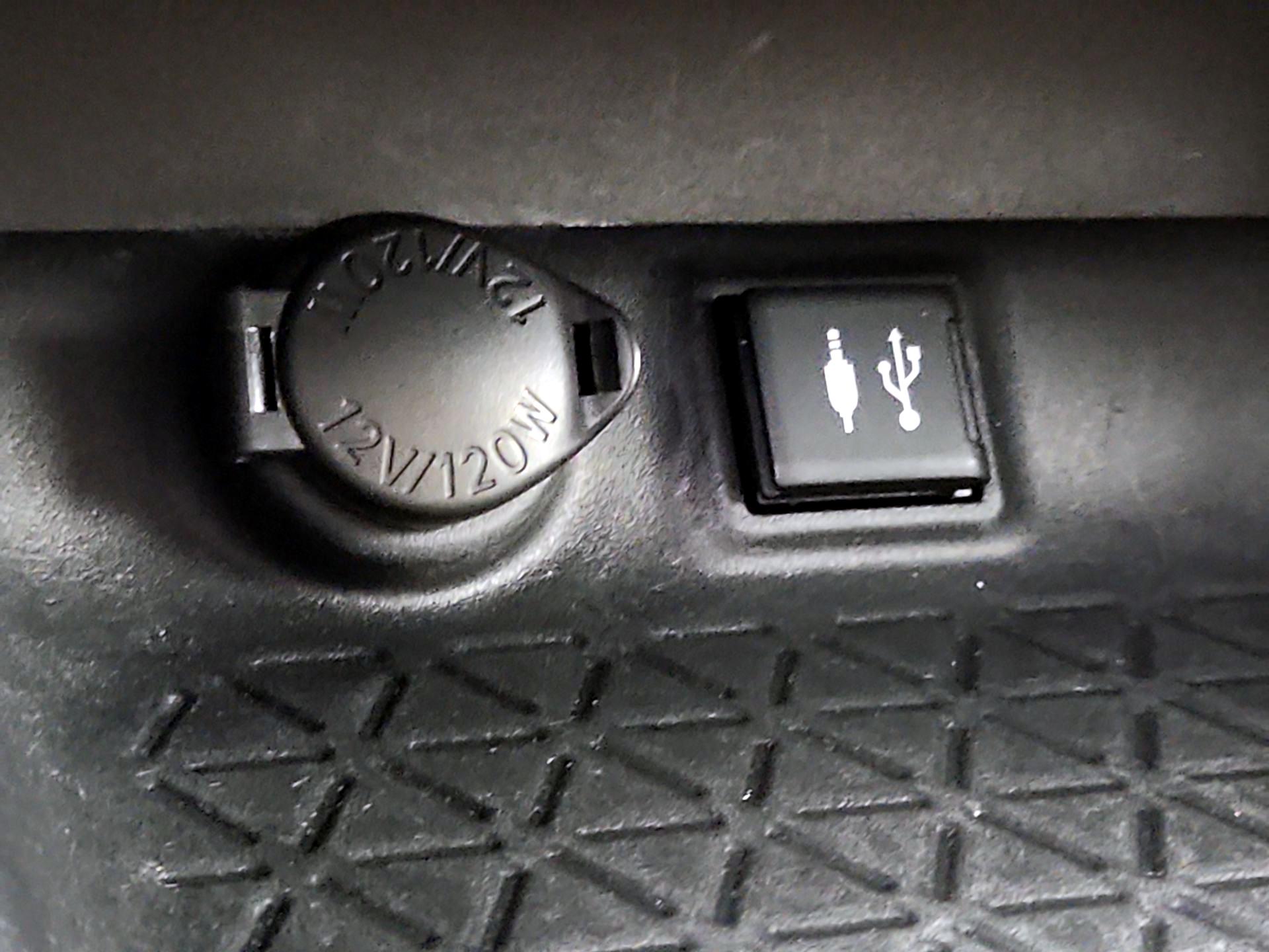 Thumbnail: 2019 Toyota RAV4 - 18