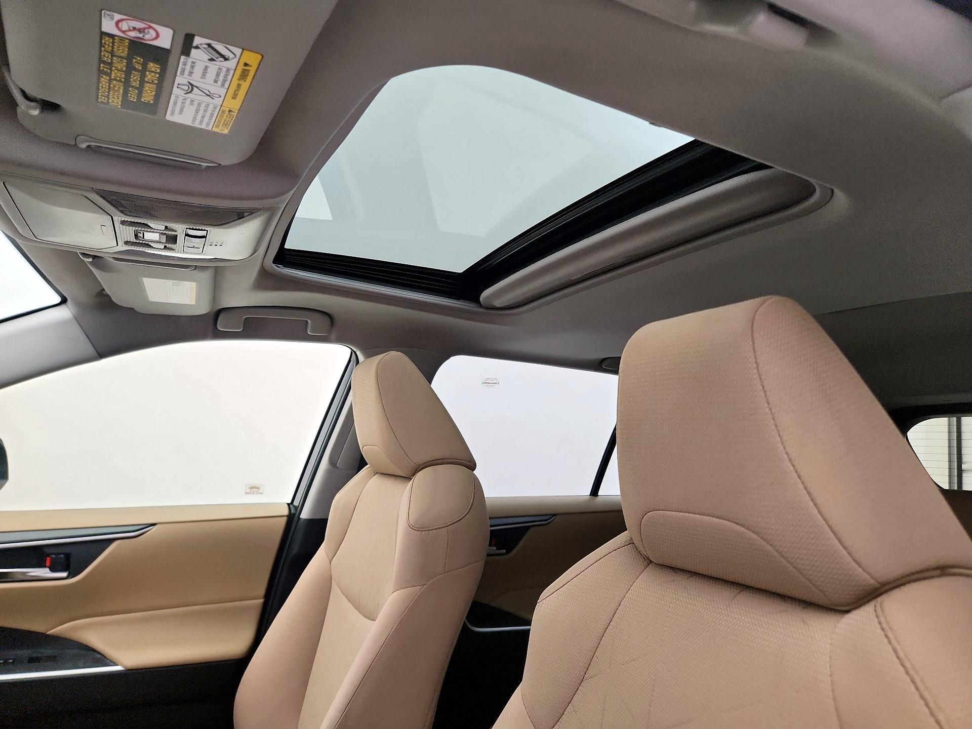 Thumbnail: 2019 Toyota RAV4 - 19