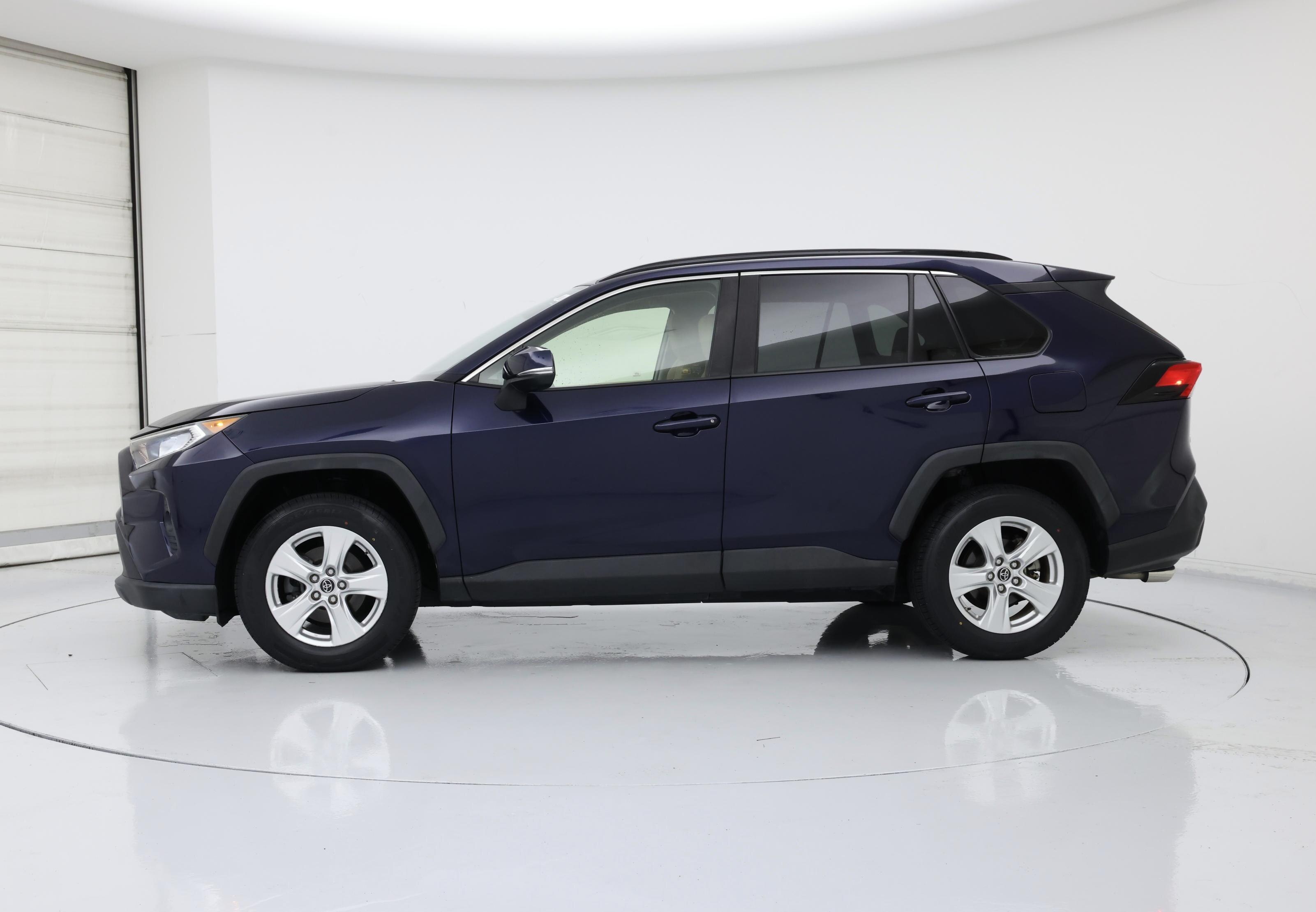 Thumbnail: 2019 Toyota RAV4 - 3
