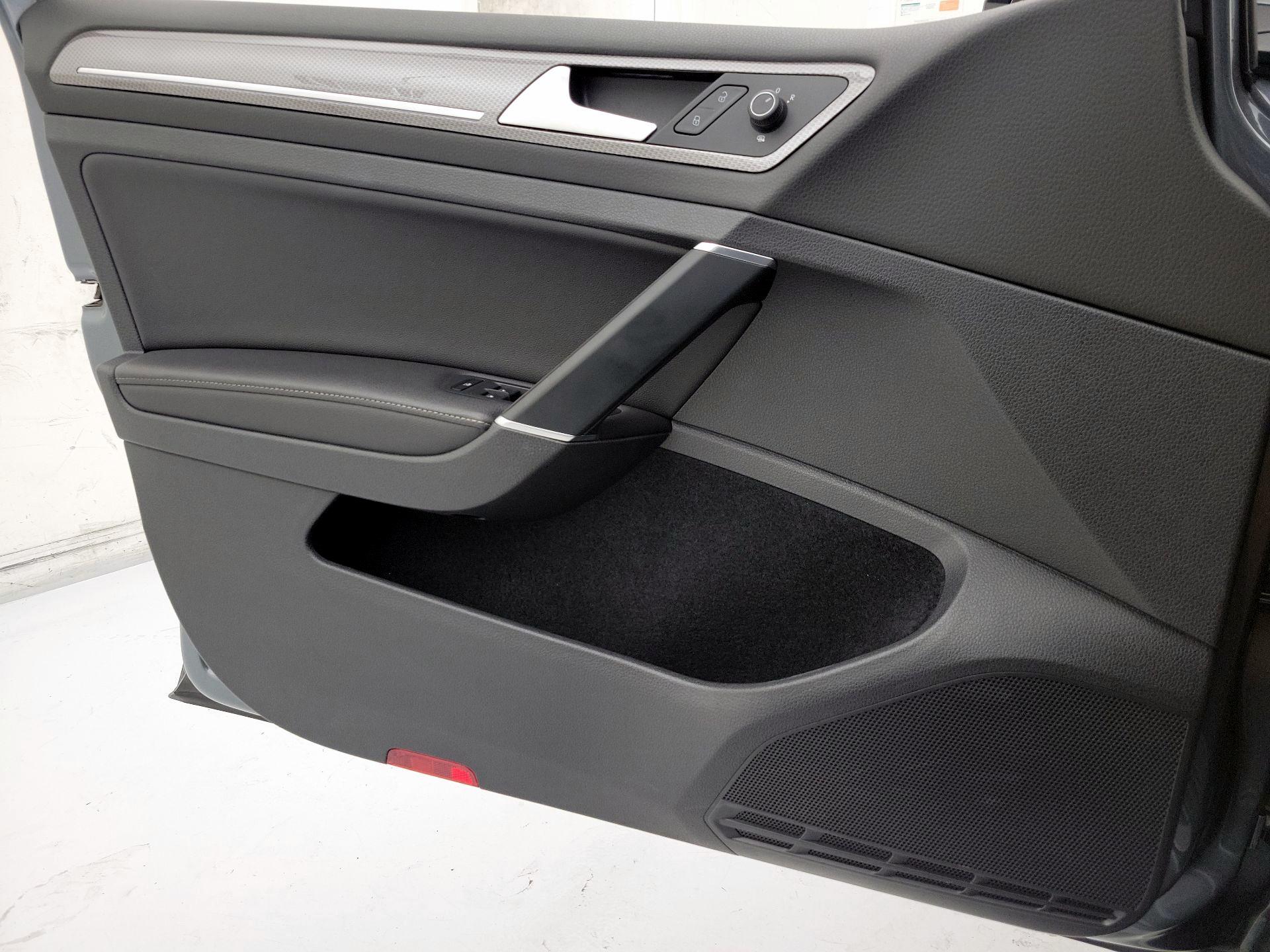 Thumbnail: 2019 Volkswagen Golf - 12