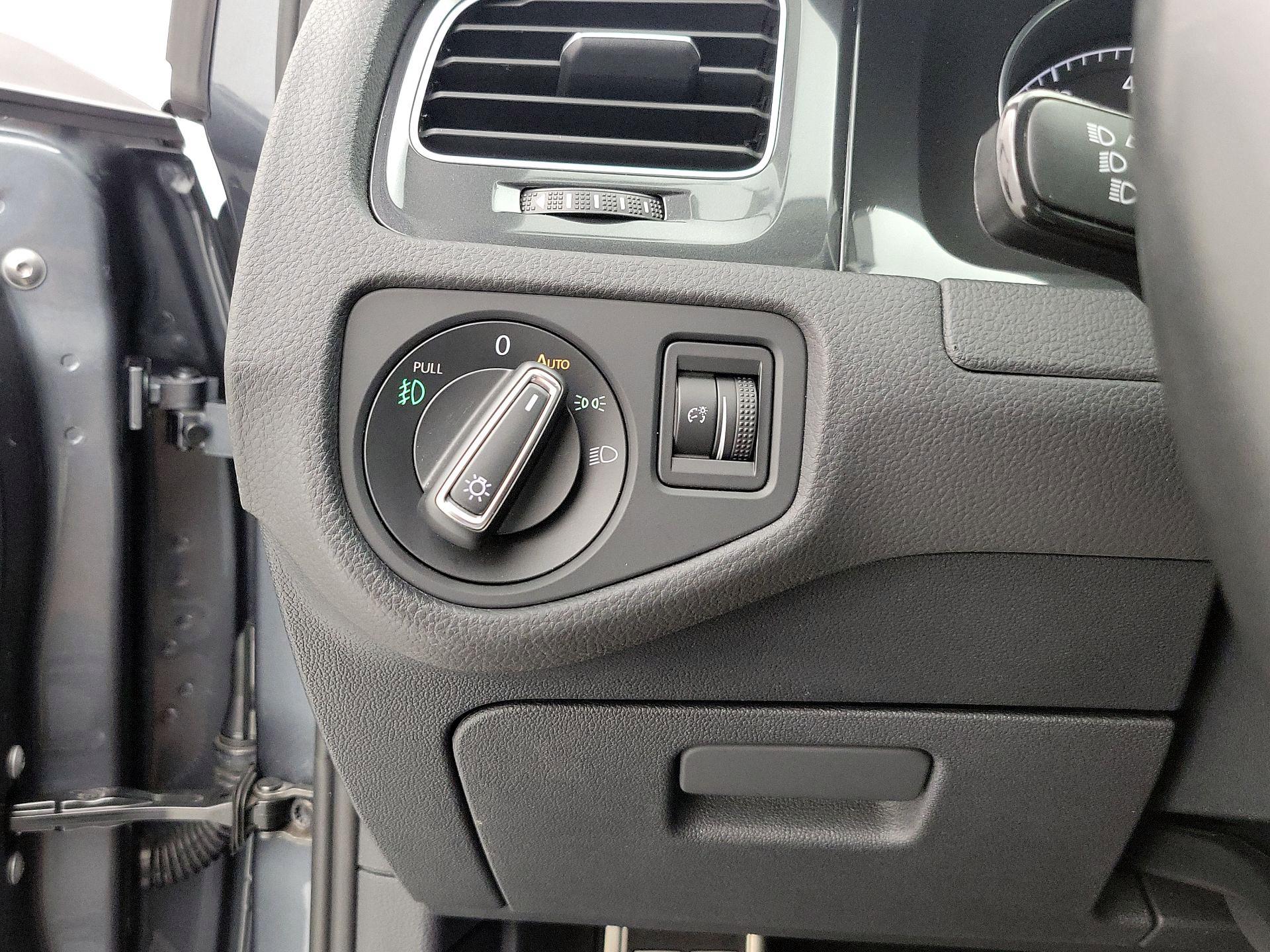 Thumbnail: 2019 Volkswagen Golf - 13