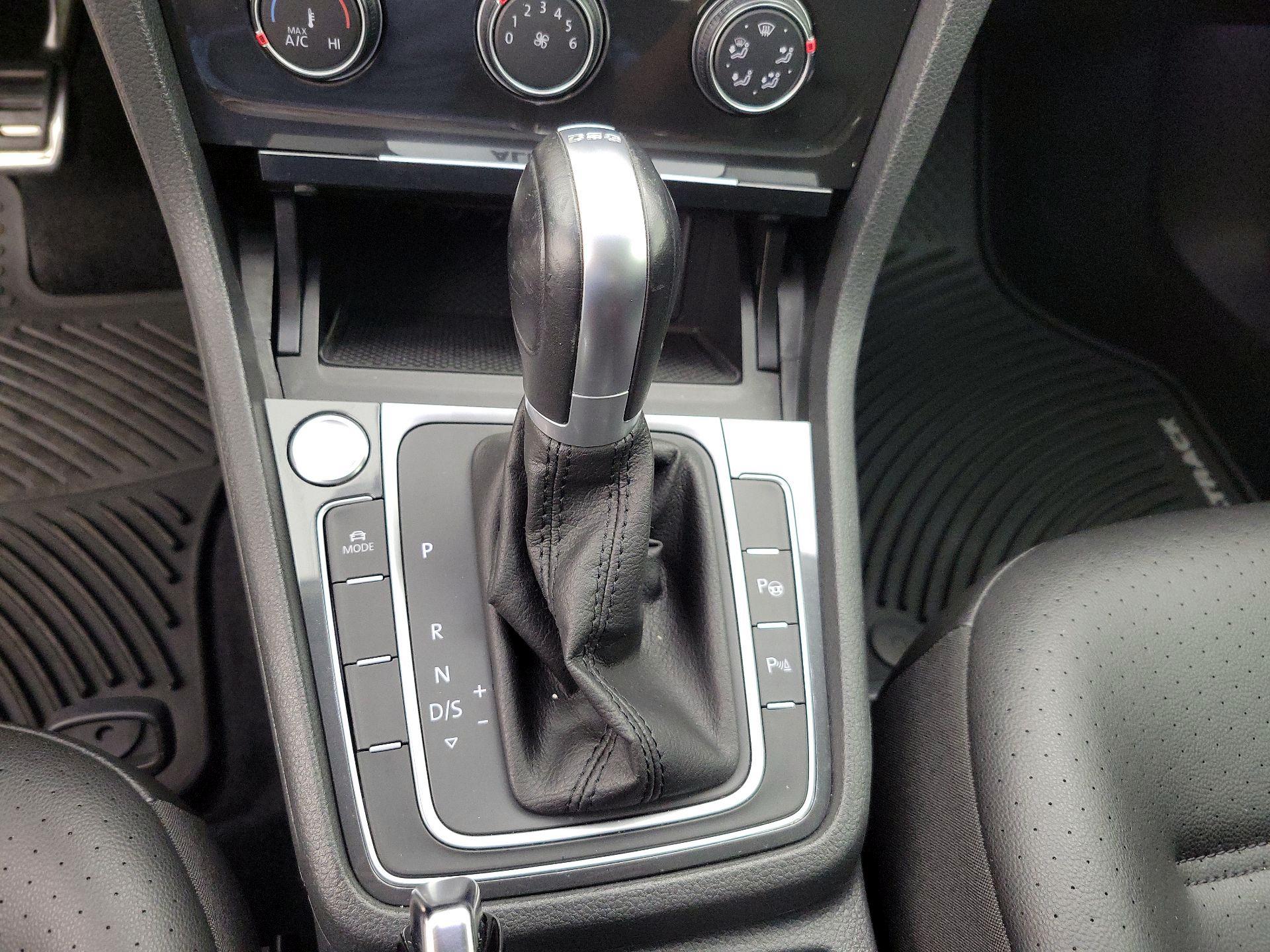 Thumbnail: 2019 Volkswagen Golf - 17