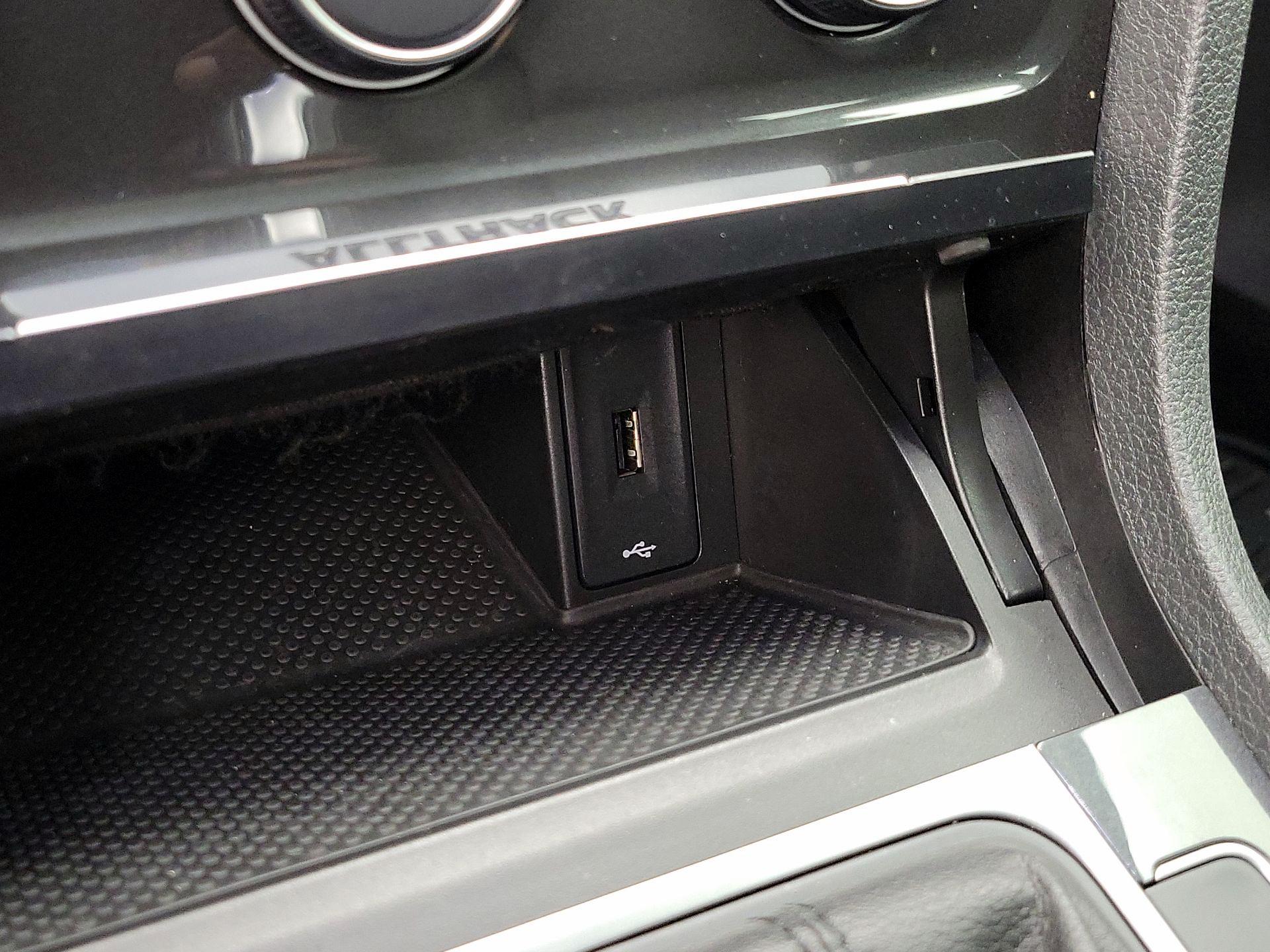 Thumbnail: 2019 Volkswagen Golf - 18