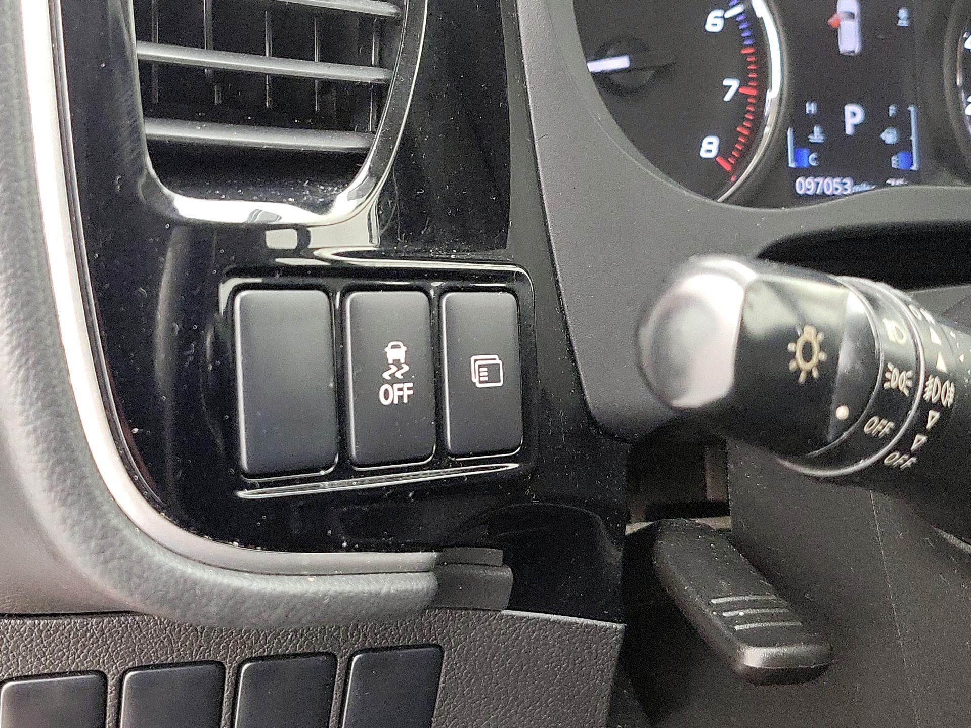 Thumbnail: 2017 Mitsubishi Outlander - 13