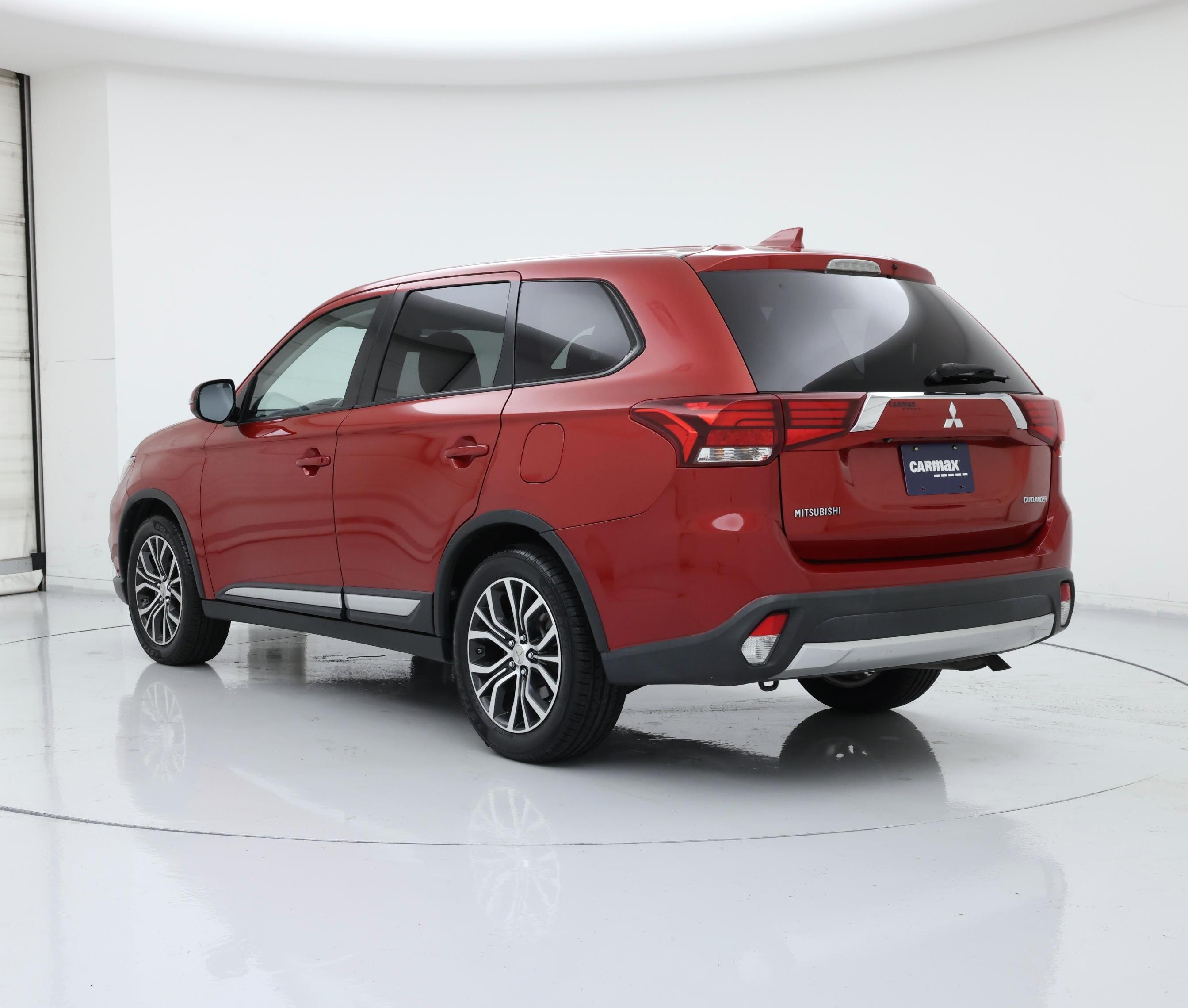 Thumbnail: 2017 Mitsubishi Outlander - 2