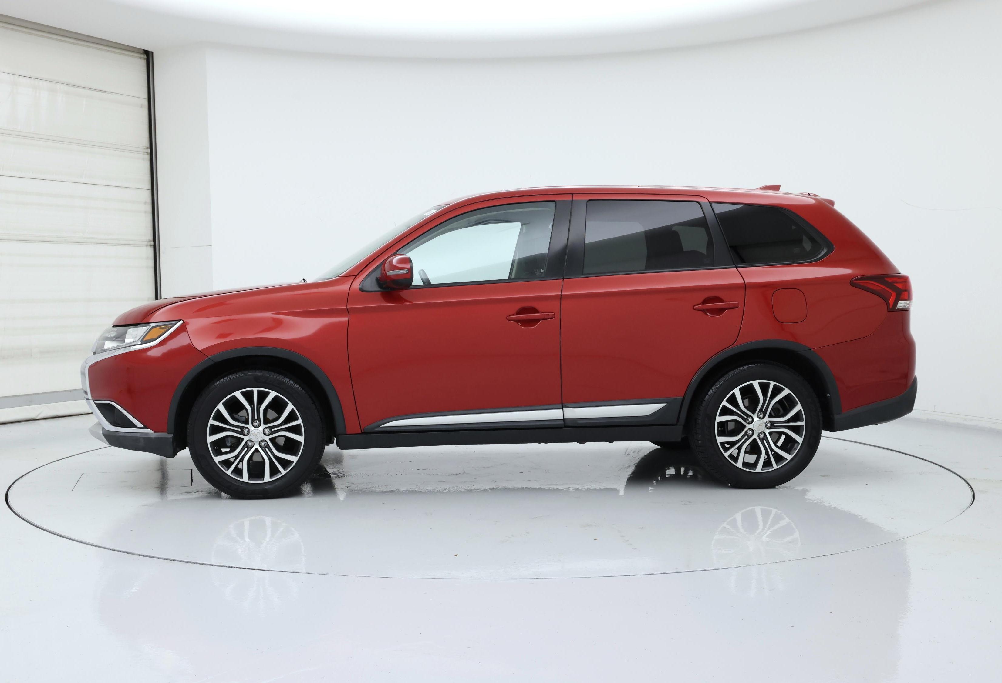 Thumbnail: 2017 Mitsubishi Outlander - 3