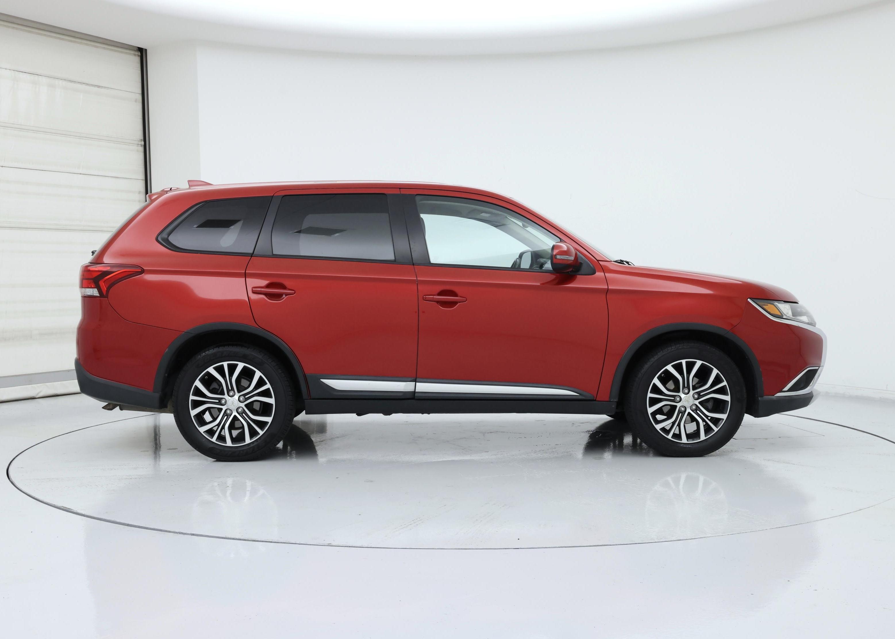 Thumbnail: 2017 Mitsubishi Outlander - 7
