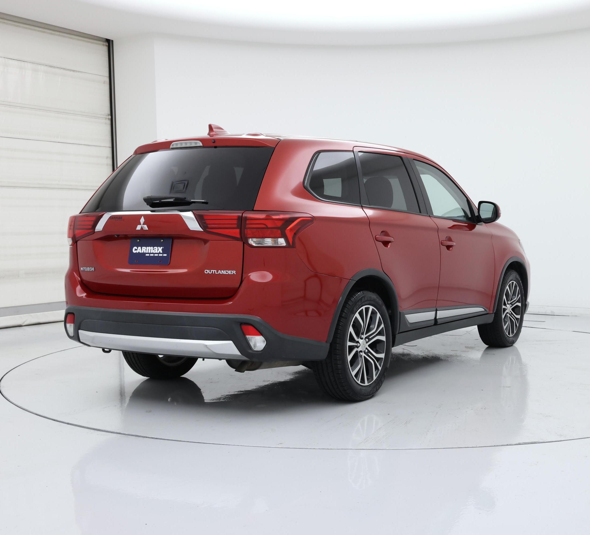 Thumbnail: 2017 Mitsubishi Outlander - 8