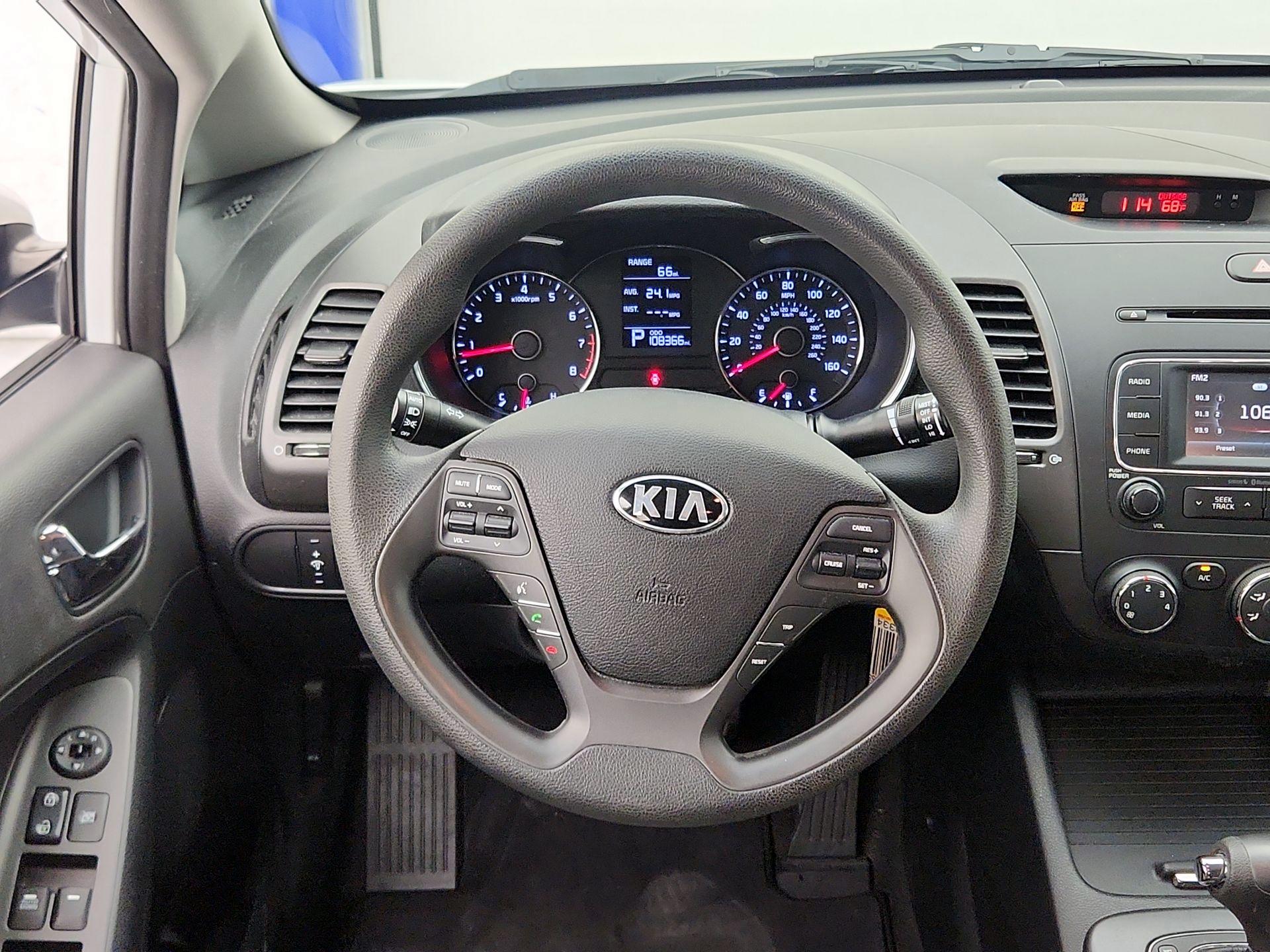 Thumbnail: 2016 Kia Forte - 10