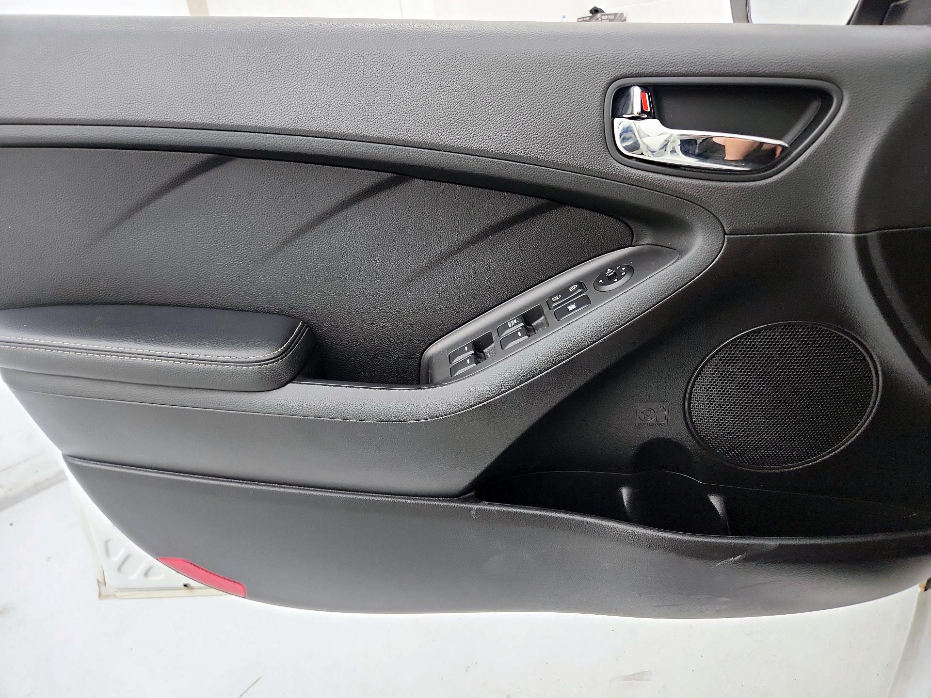 Thumbnail: 2016 Kia Forte - 12