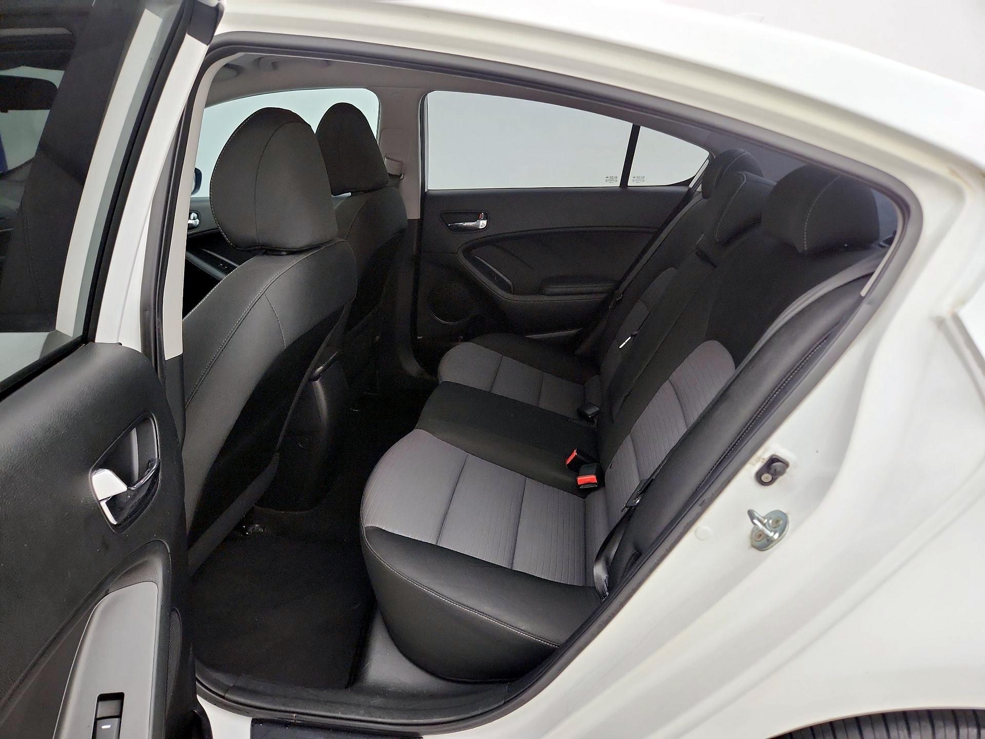 Thumbnail: 2016 Kia Forte - 18