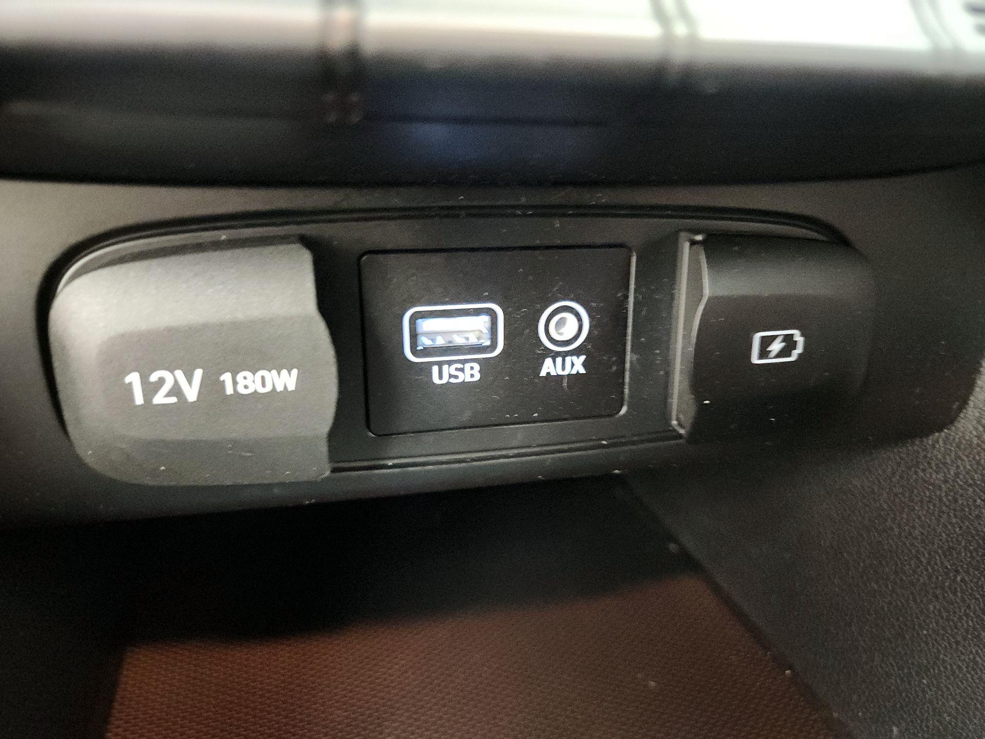 Thumbnail: 2019 Hyundai Veloster - 18
