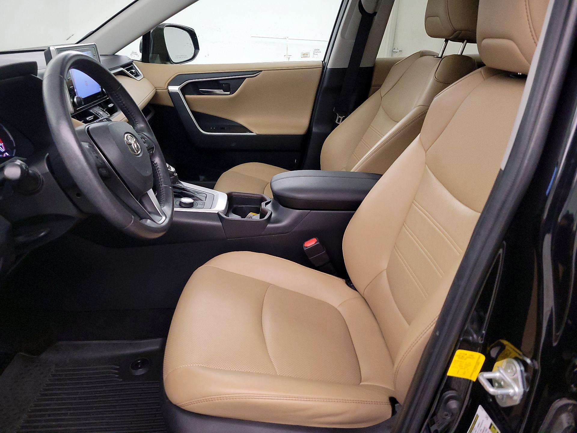Thumbnail: 2019 Toyota RAV4 - 11