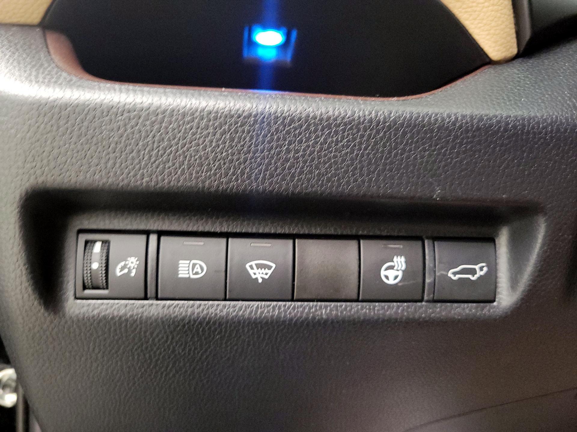 Thumbnail: 2019 Toyota RAV4 - 13
