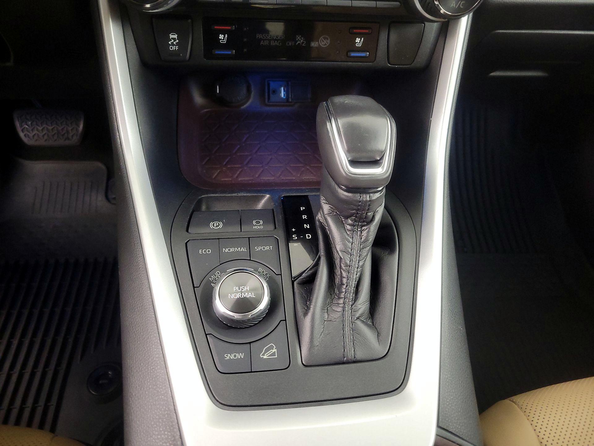 Thumbnail: 2019 Toyota RAV4 - 18