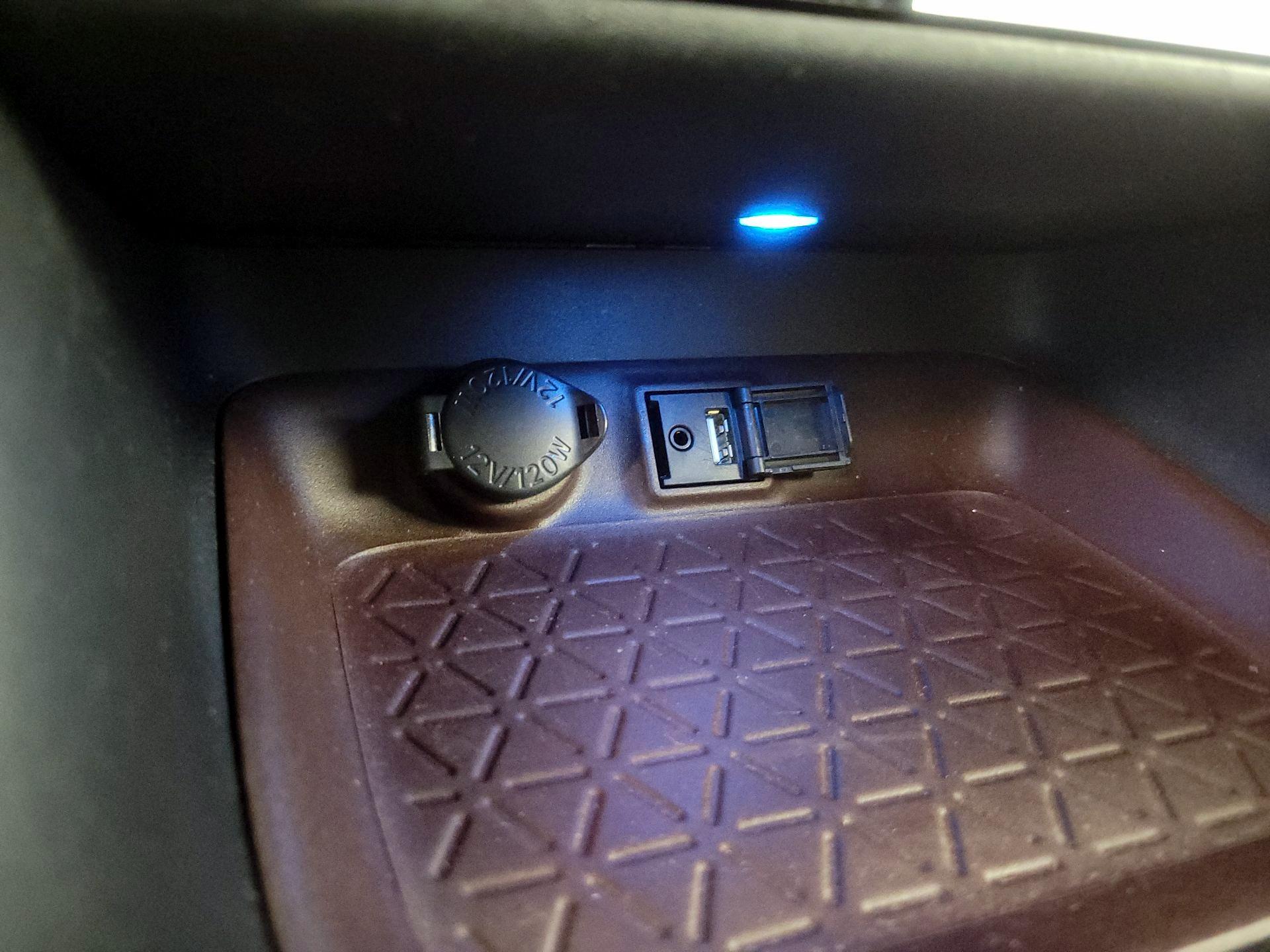 Thumbnail: 2019 Toyota RAV4 - 19