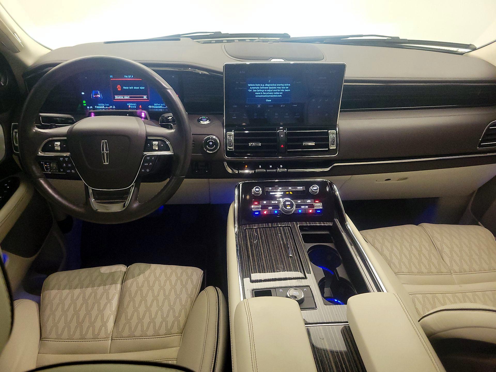 Thumbnail: 2024 Lincoln Navigator L - 9