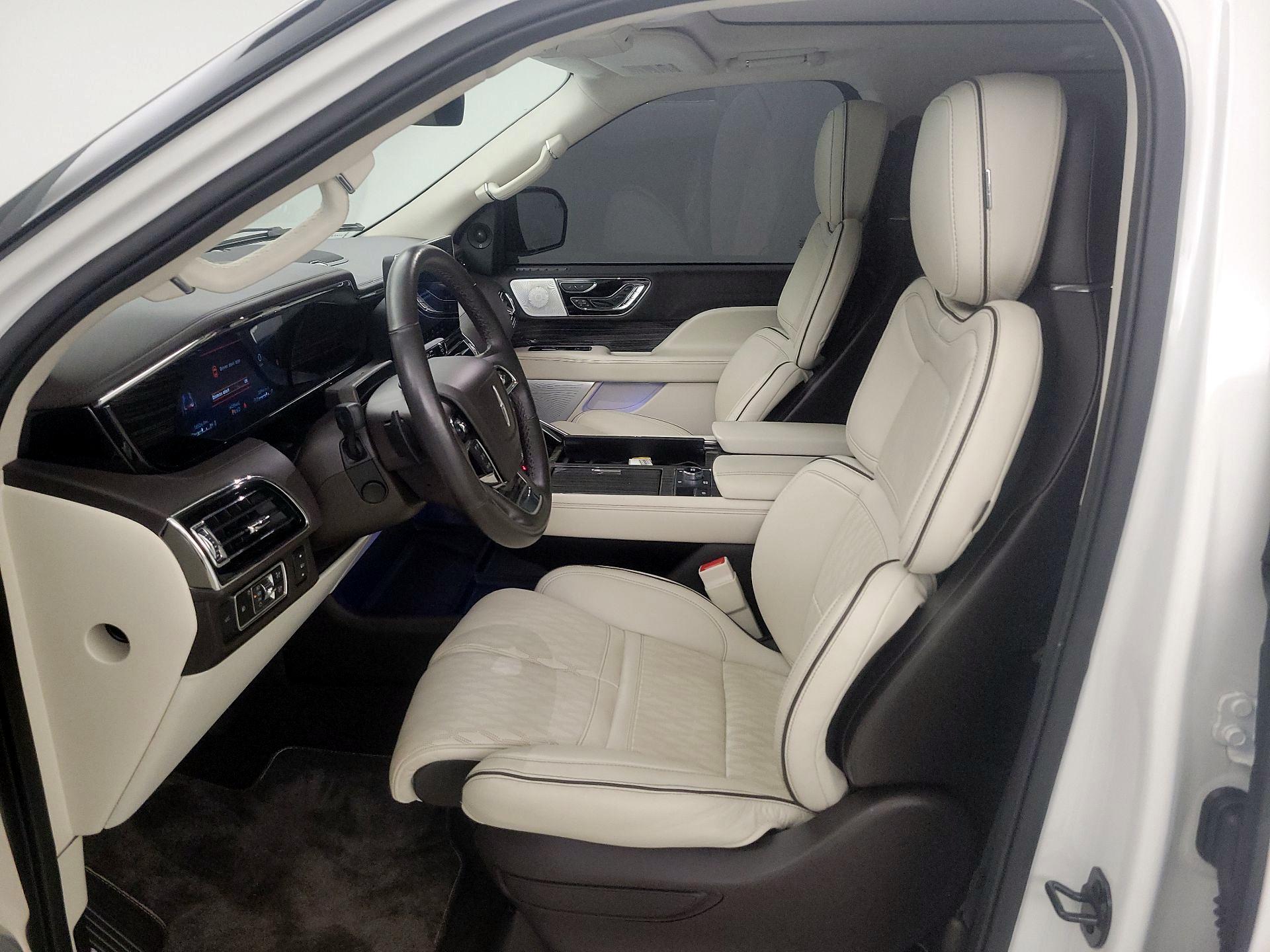 Thumbnail: 2024 Lincoln Navigator L - 11