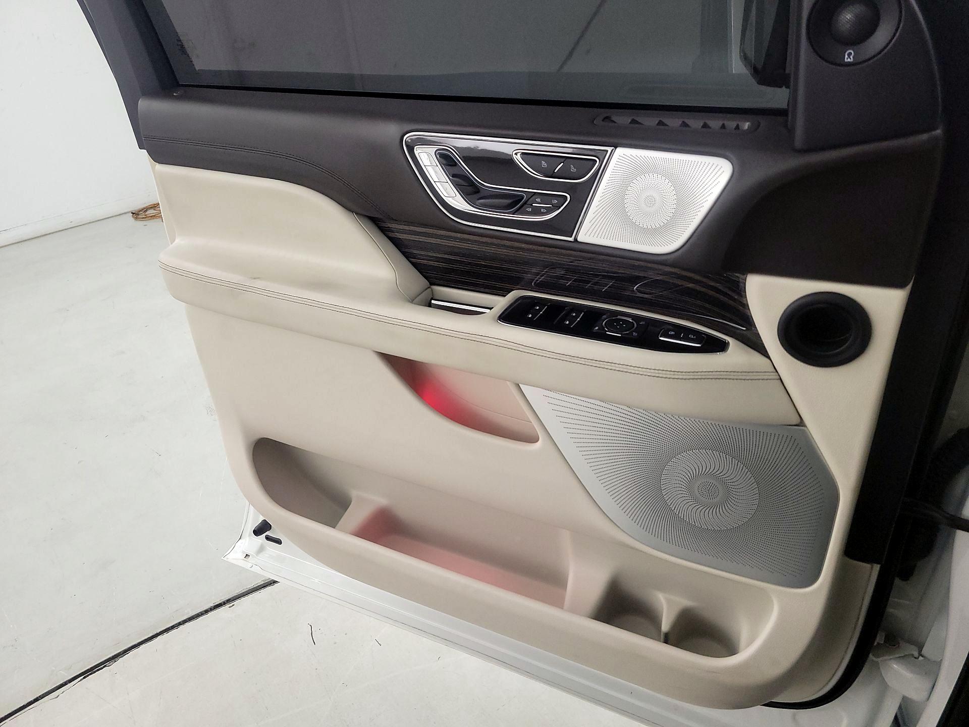 Thumbnail: 2024 Lincoln Navigator L - 12