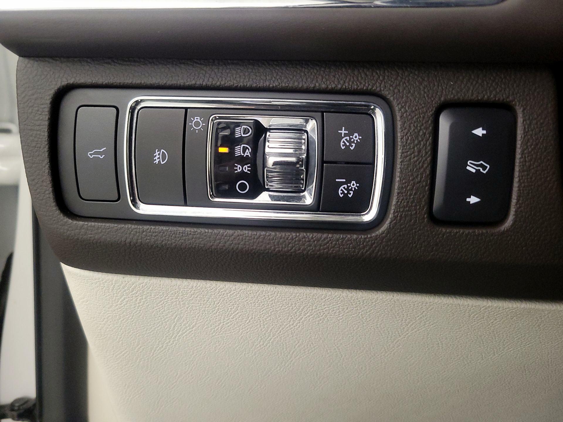 Thumbnail: 2024 Lincoln Navigator L - 13