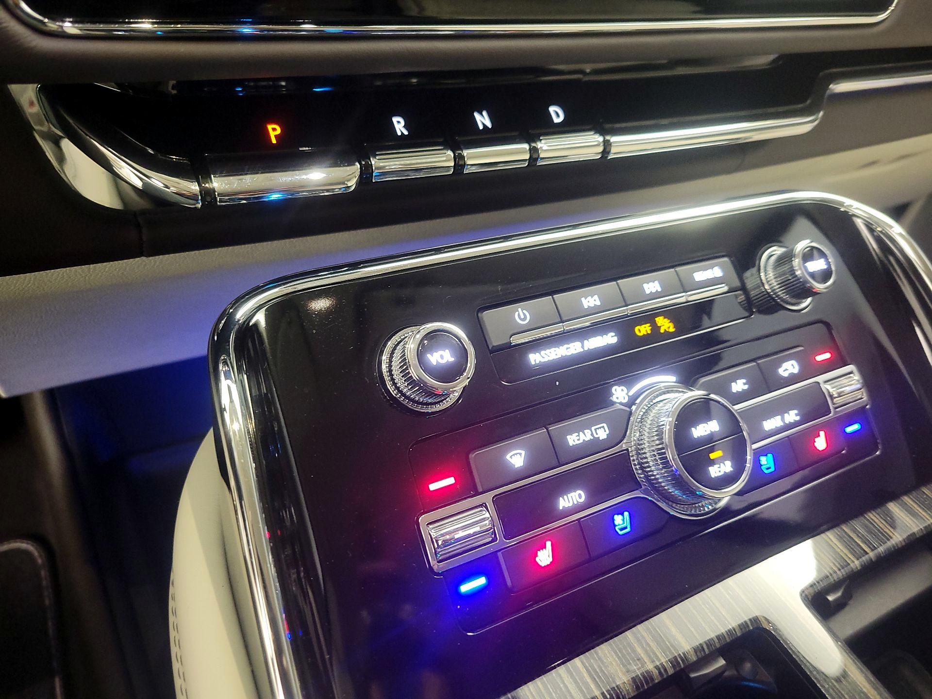 Thumbnail: 2024 Lincoln Navigator L - 18