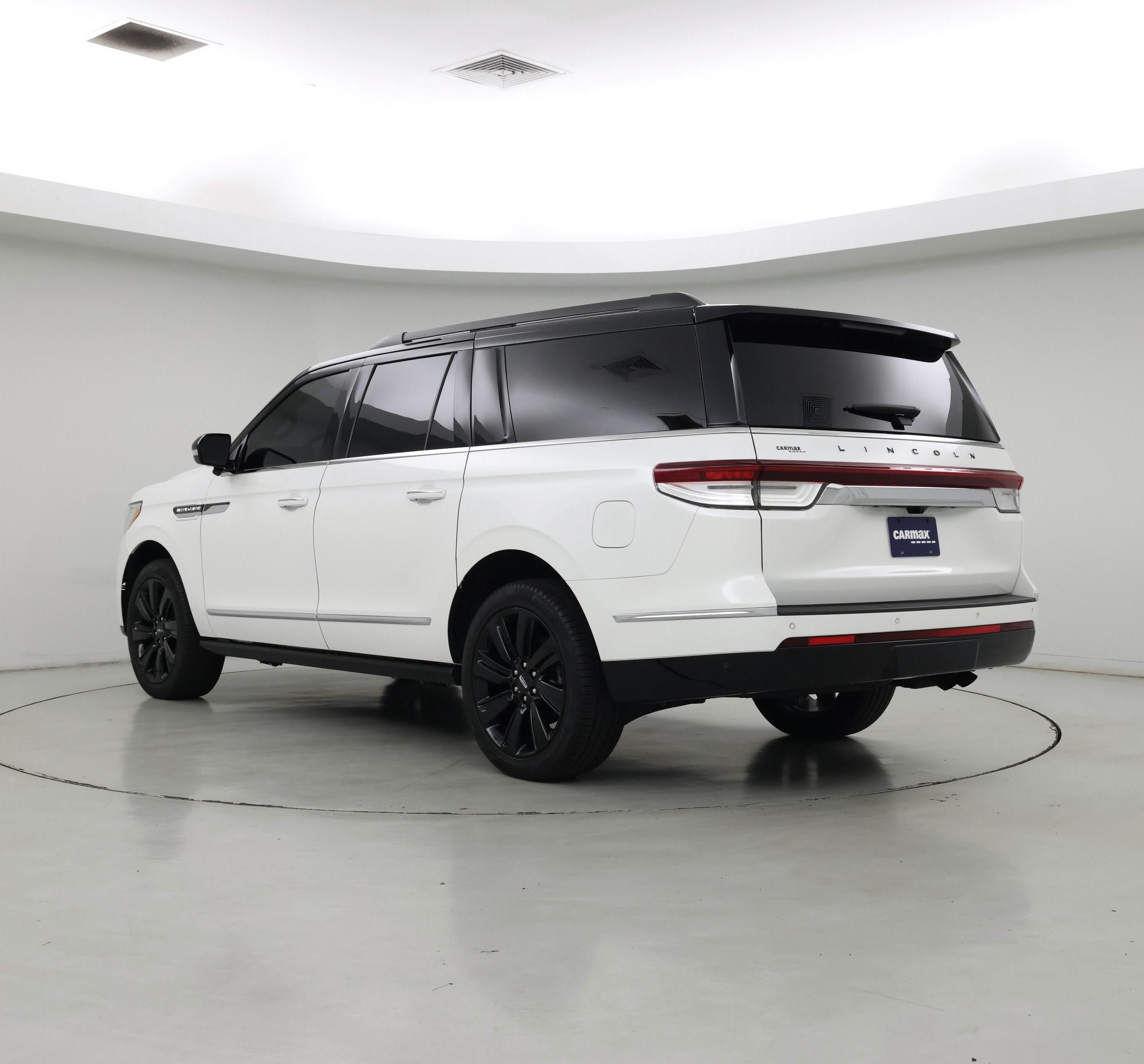 Thumbnail: 2024 Lincoln Navigator L - 2
