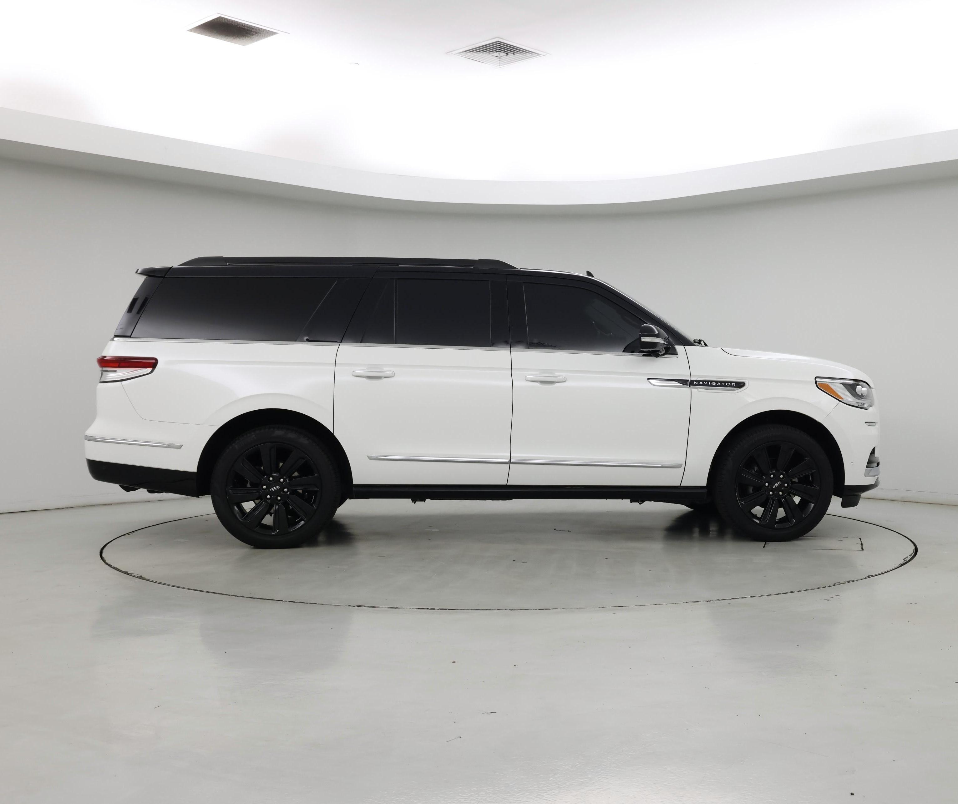 Thumbnail: 2024 Lincoln Navigator L - 7